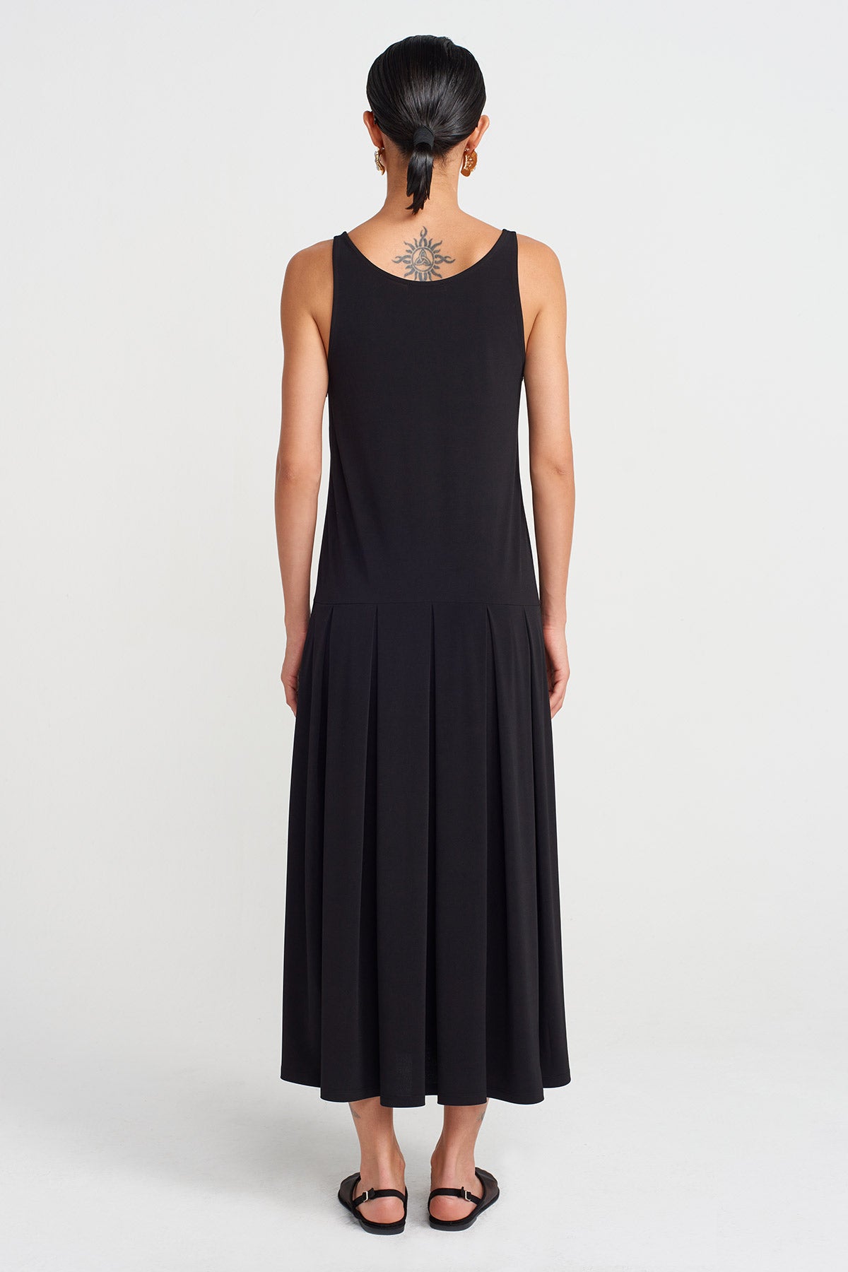 فستان جيرسي أسود سميك بحمالات - Y254014134