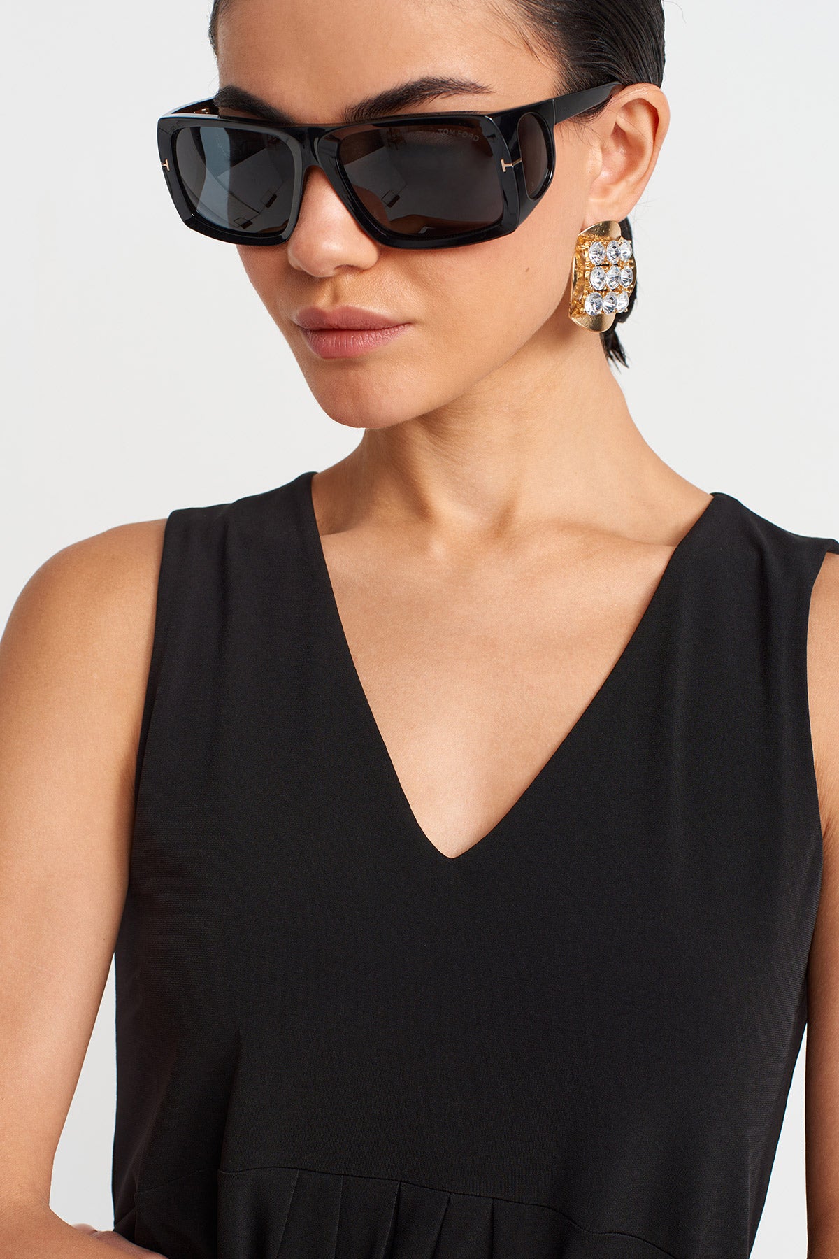 فستان جيرسي قصير أسود برقبة على شكل حرف V -Y254014135