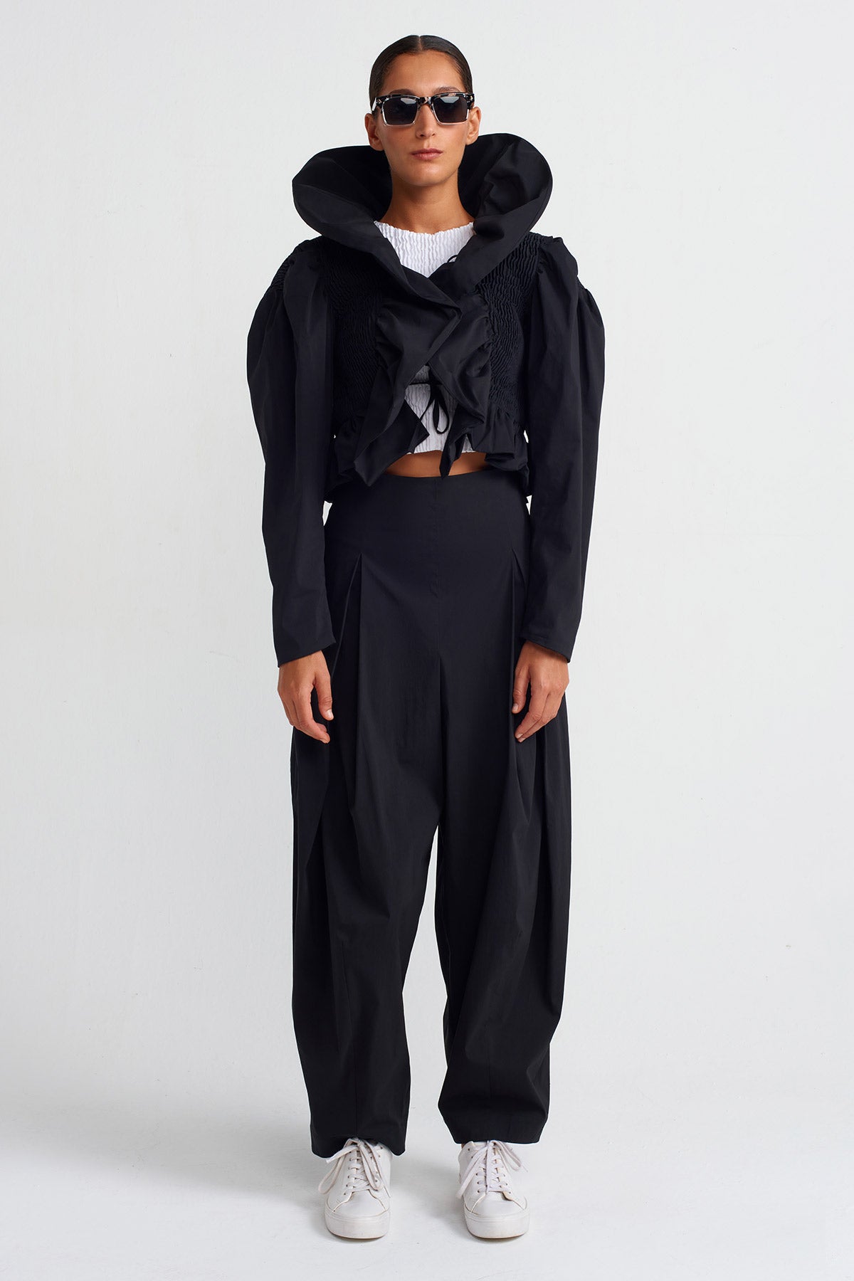 Black Large Collar Embroidered Crop Jacket-Y255015045