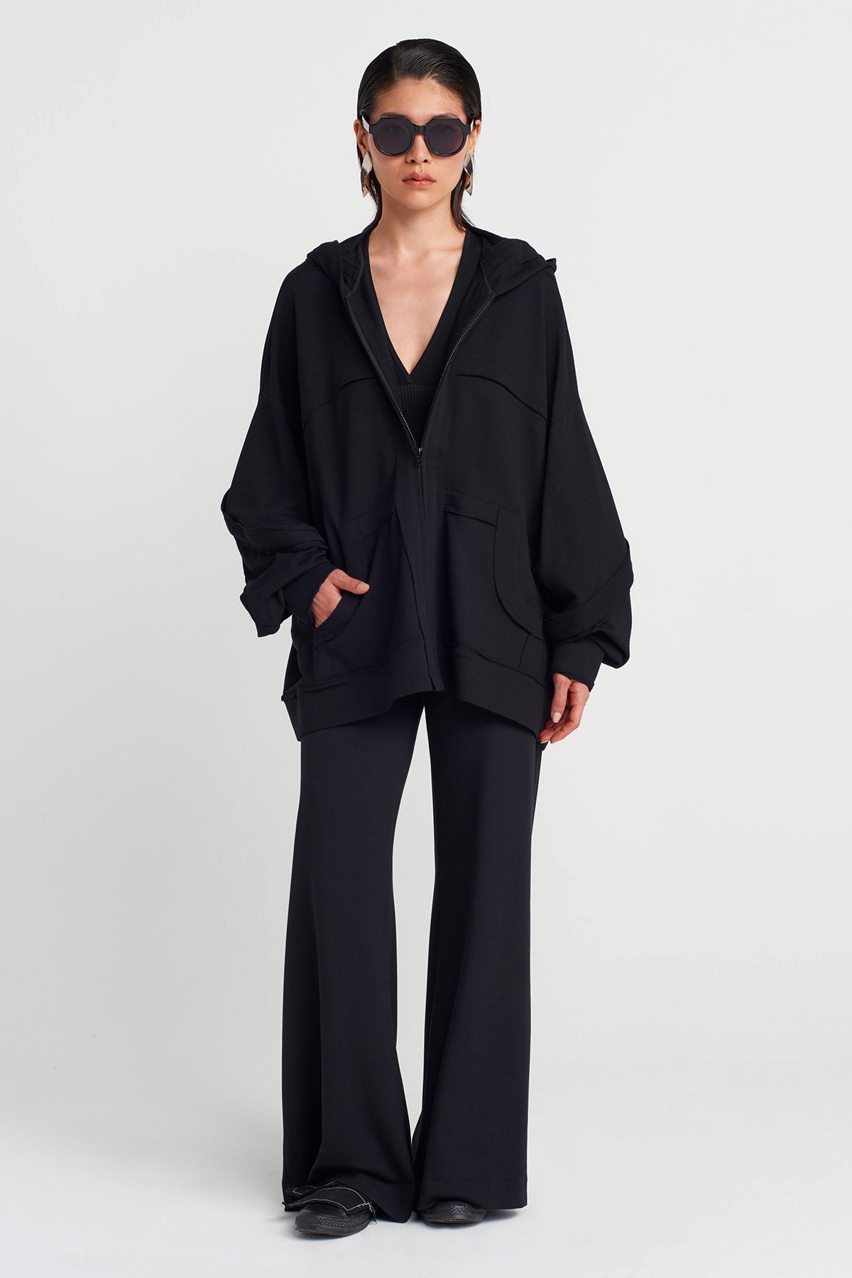 Black Pocket Detailed Jacket-Y255015097