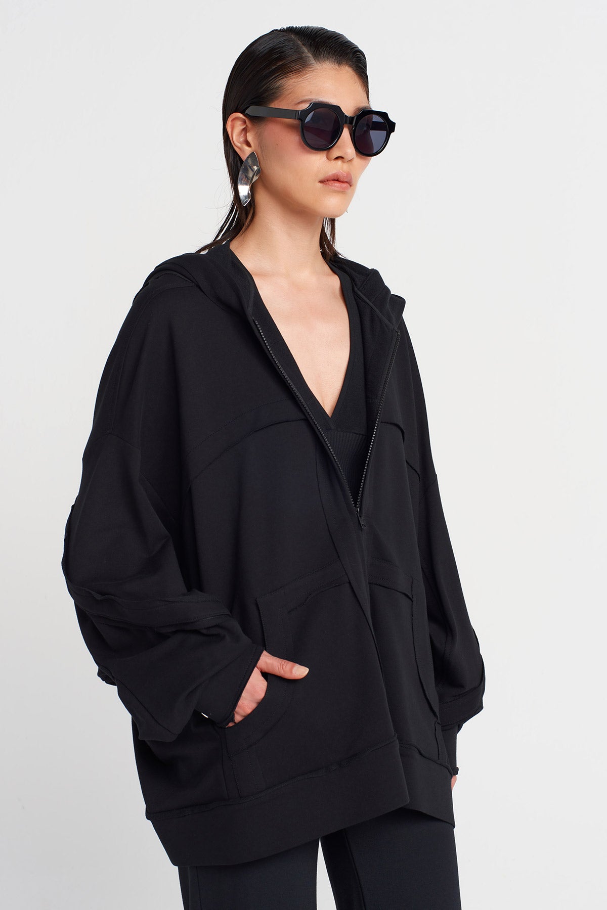 Black Pocket Detailed Jacket-Y255015097