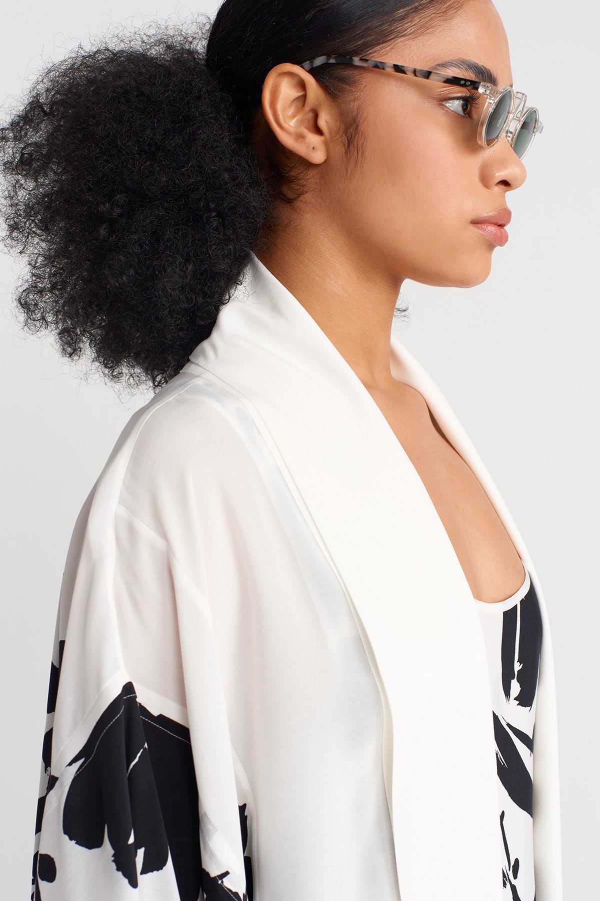 Beyaz/Siyah Desenli Uzun Kimono-Y255015114