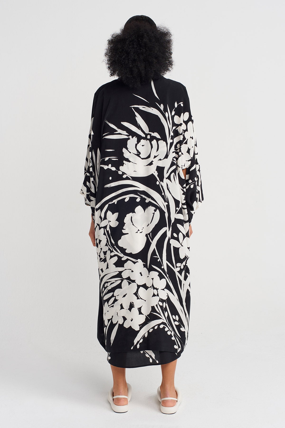 Siyah / Kırık Beyaz Desenli Uzun Kimono-Y255015114