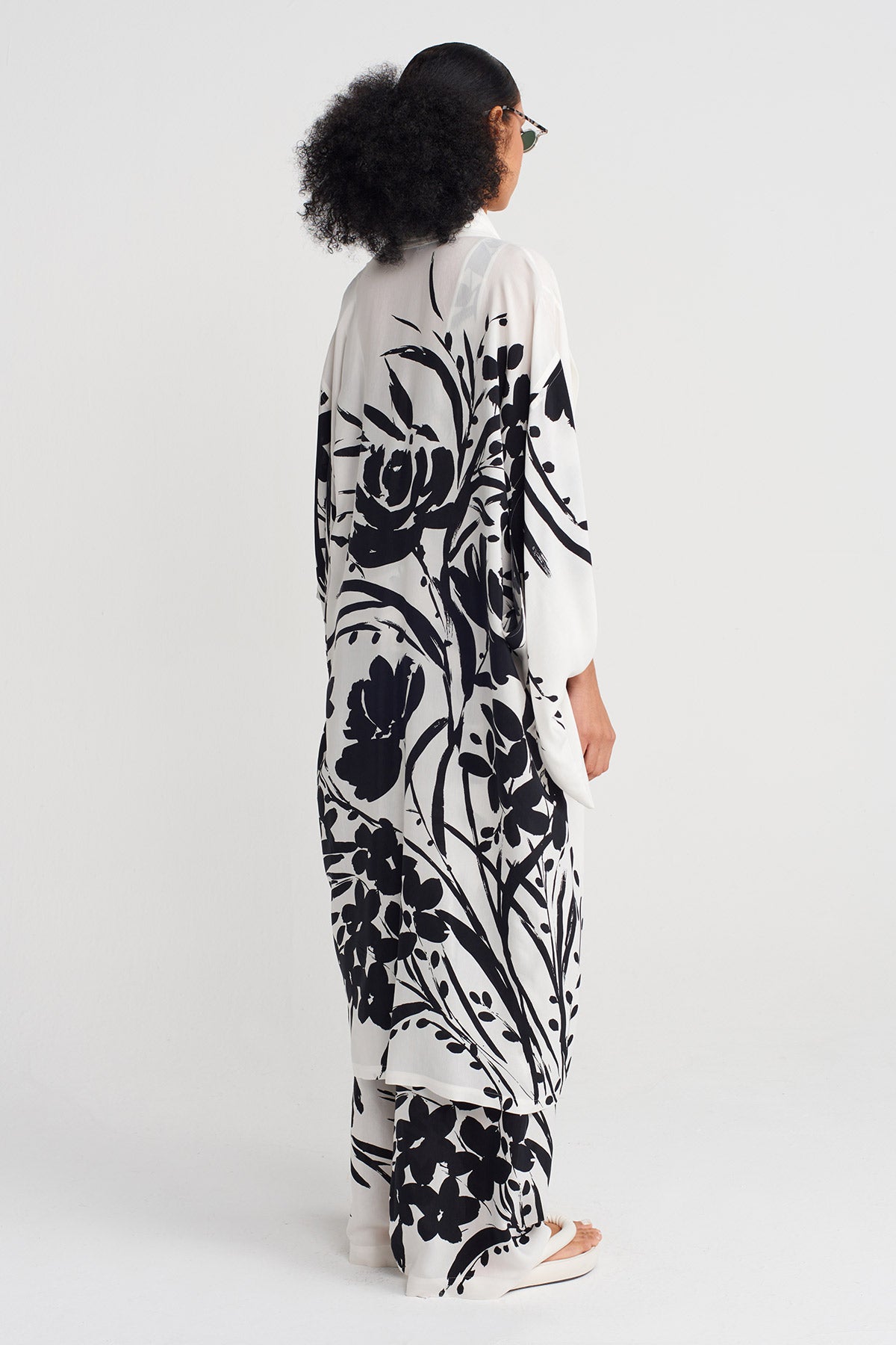 Beyaz/Siyah Desenli Uzun Kimono-Y255015114
