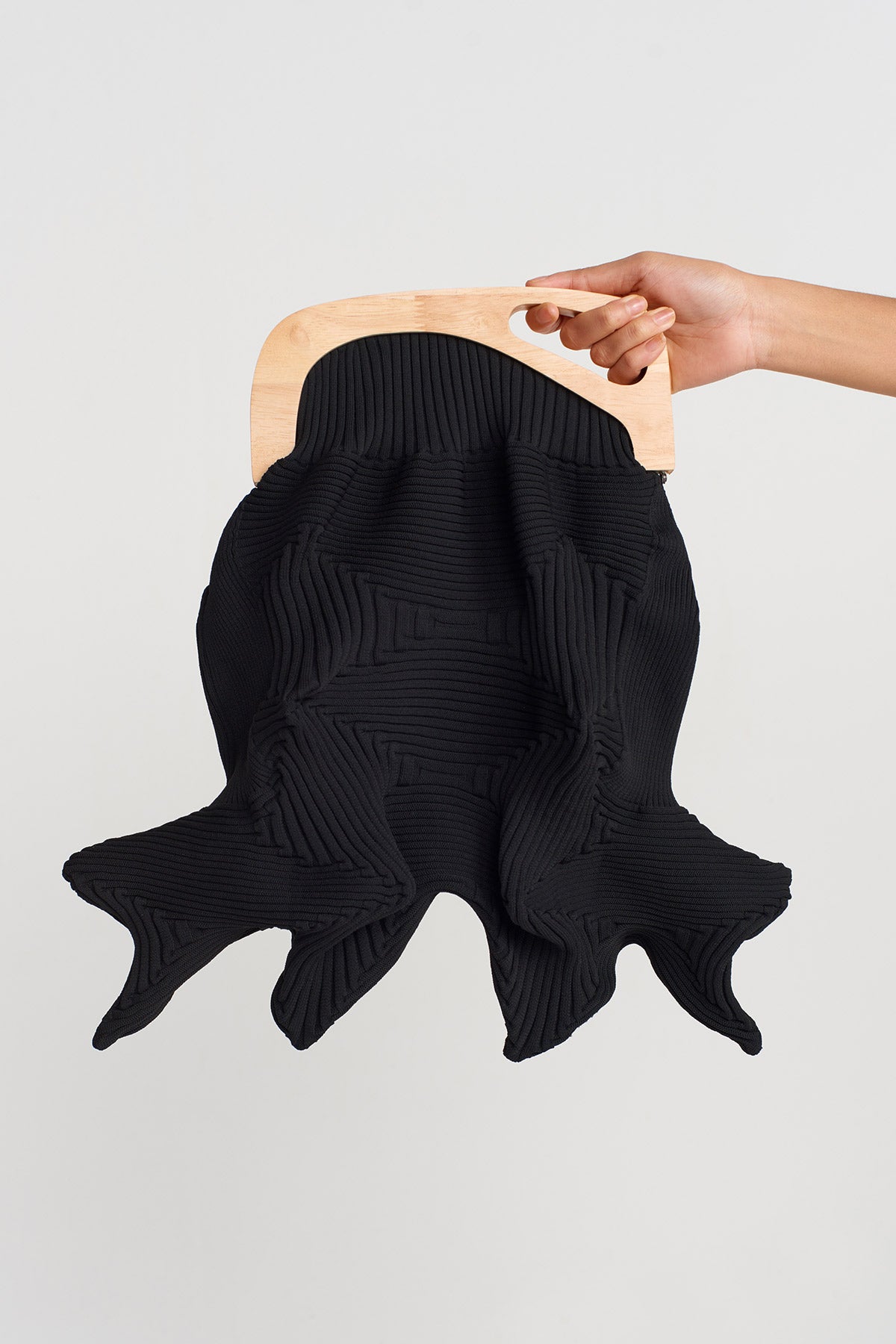 Black Wooden Handle Knitted Handbag-Y258018021