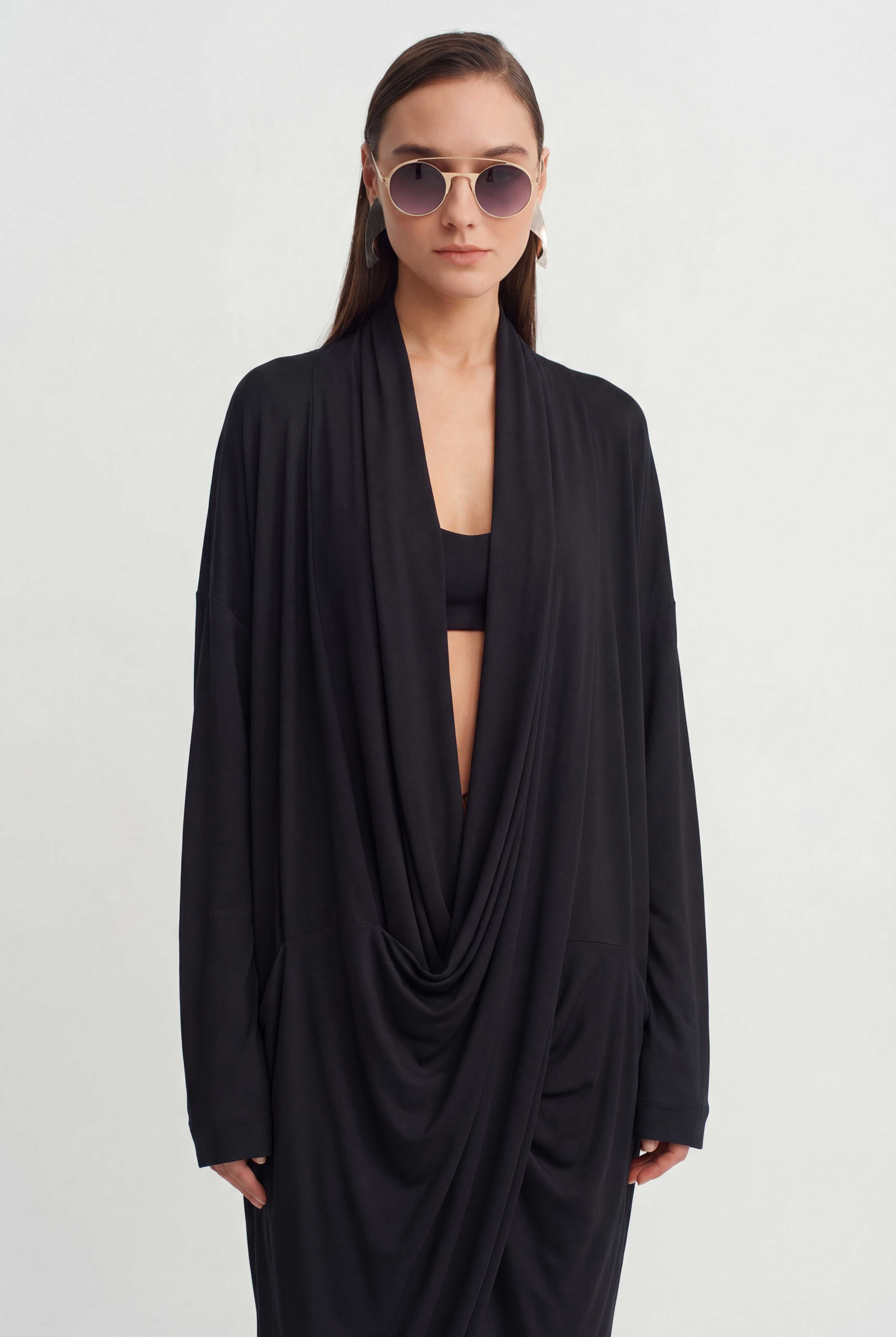 Siyah Dökümlü Yaka Detaylı Uzun Elbise-Y264014047