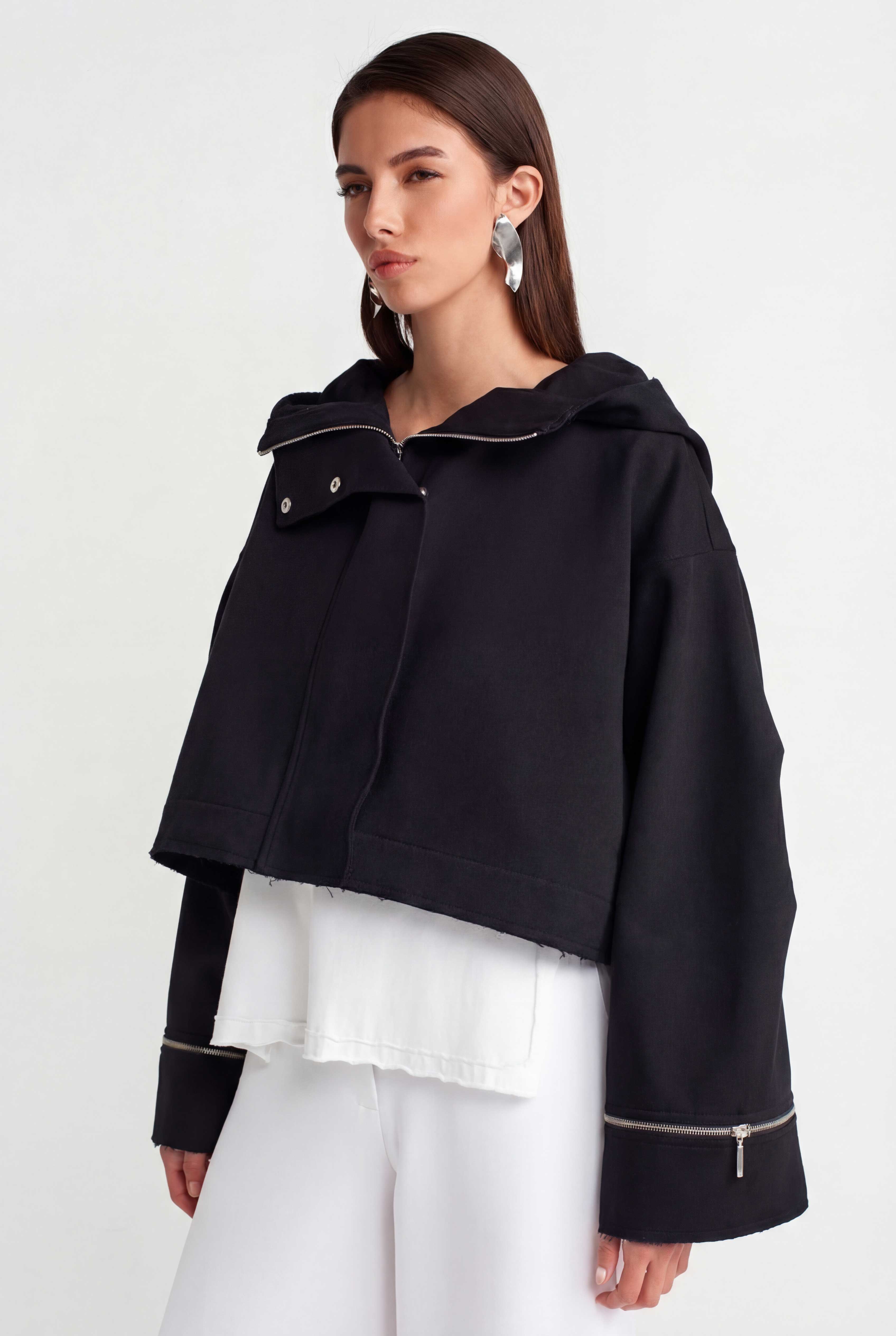 Siyah Kapüşonlu Kısa Ceket-Y265015017