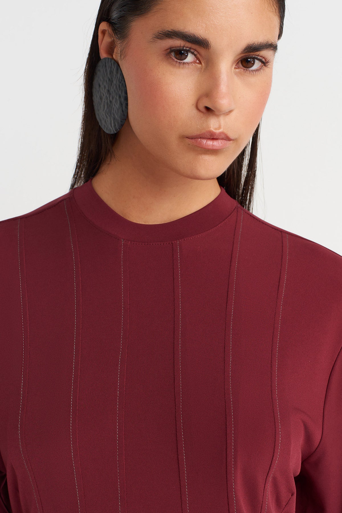 تيشيرت بلون البرقوق بتفاصيل خياطة - Y261011009