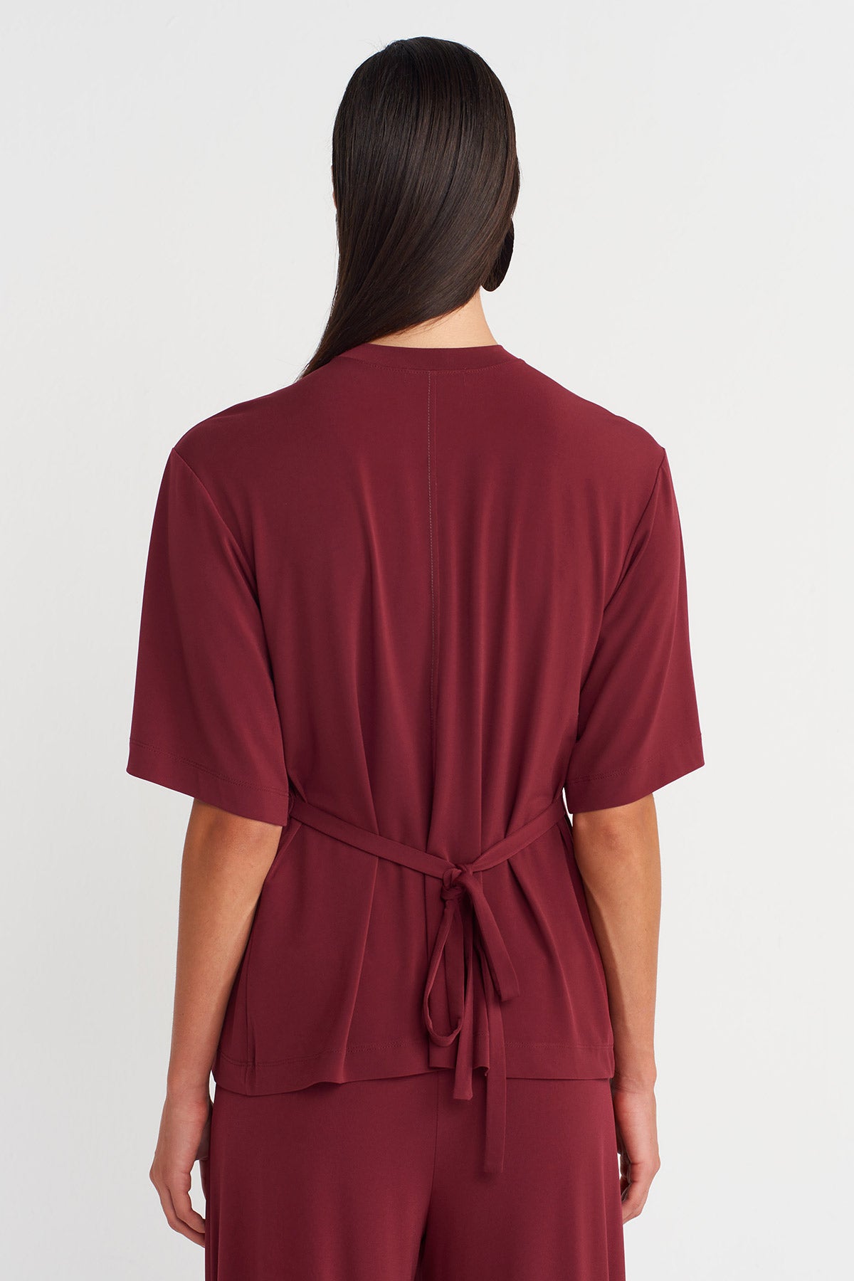 تيشيرت بلون البرقوق بتفاصيل خياطة - Y261011009