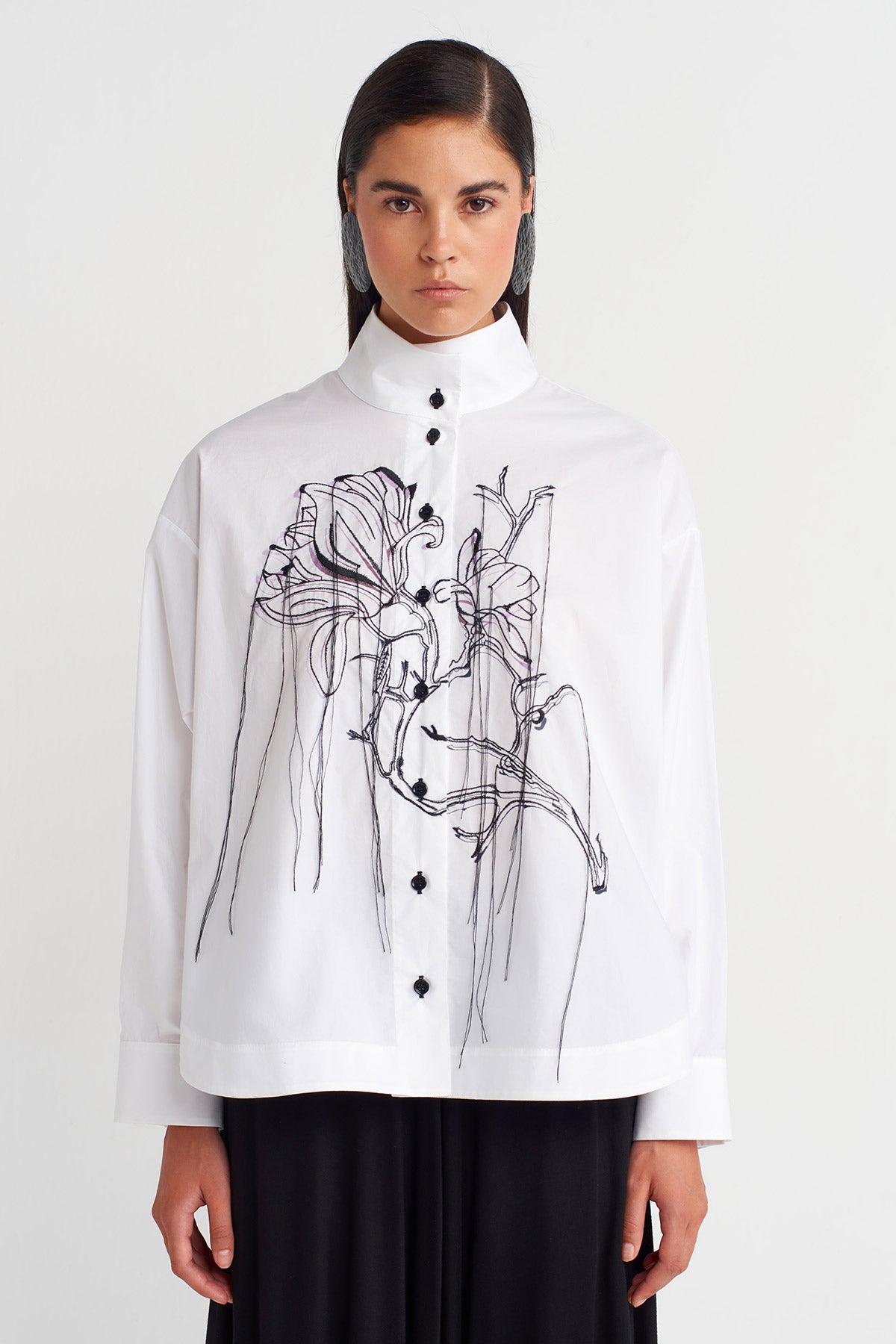 Kırık Beyaz Yüksek Yakalı Nakış Detaylı Gömlek-Y261011017