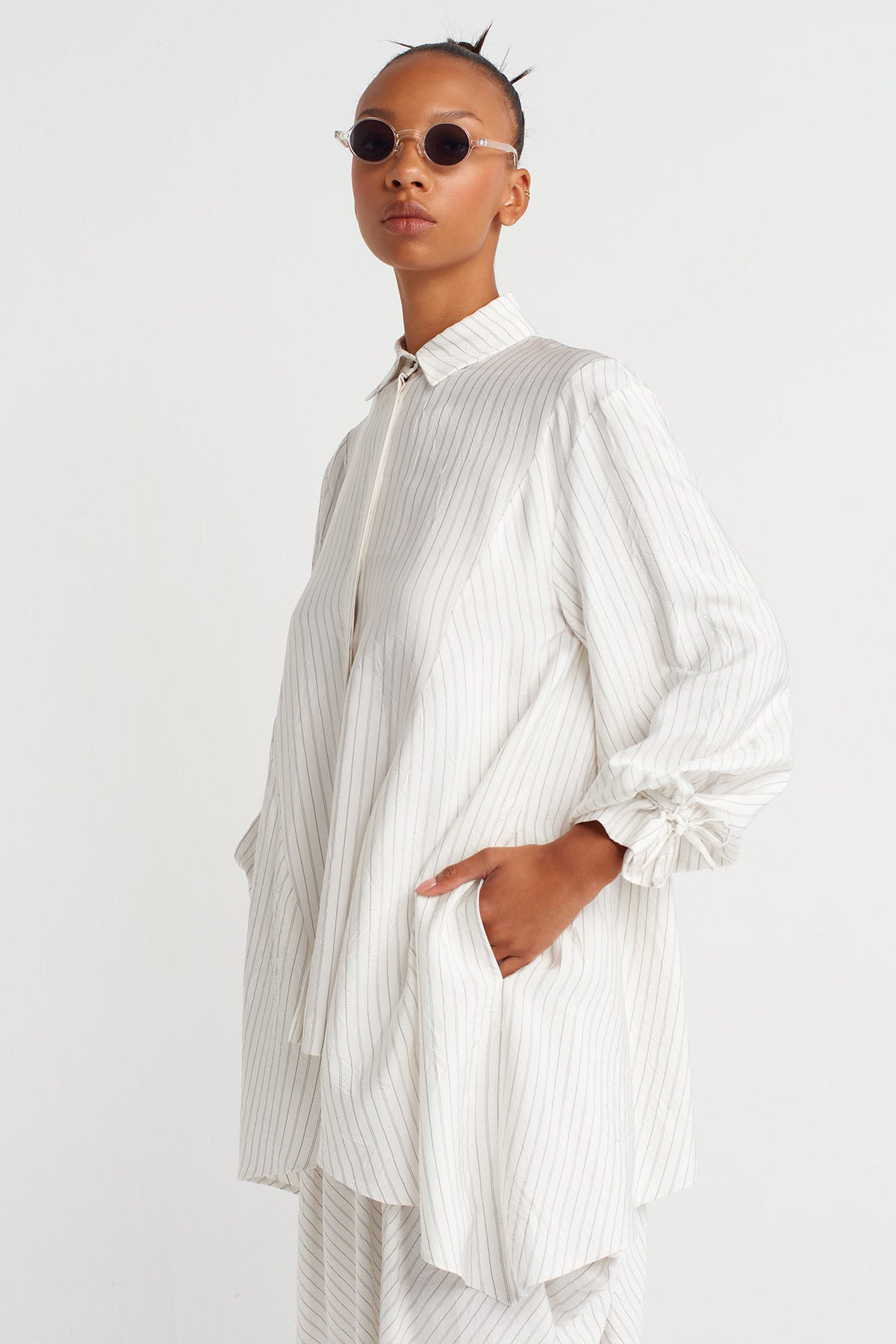 Off-White Striped Asymmetrical Shirt - Y261011027