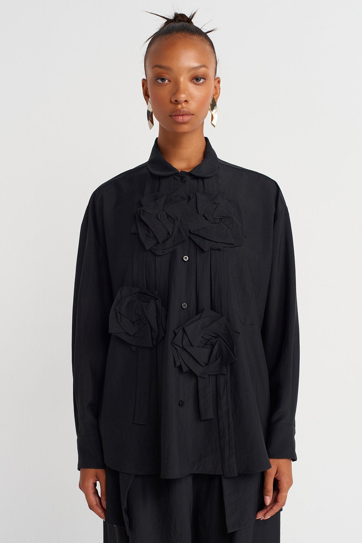 Siyah Çiçek ve Şerit Detaylı Gömlek-Y261011030