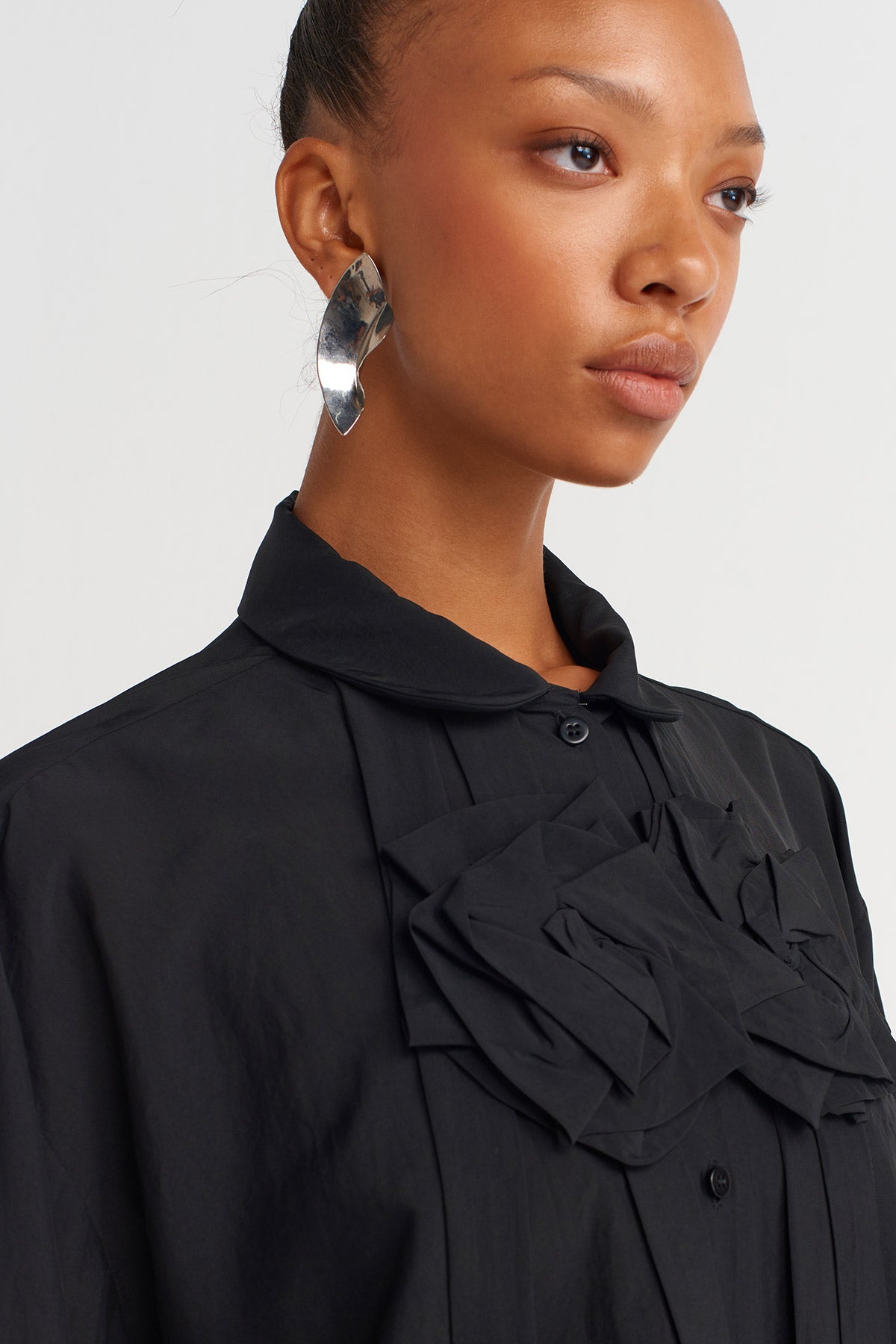 Siyah Çiçek ve Şerit Detaylı Gömlek-Y261011030