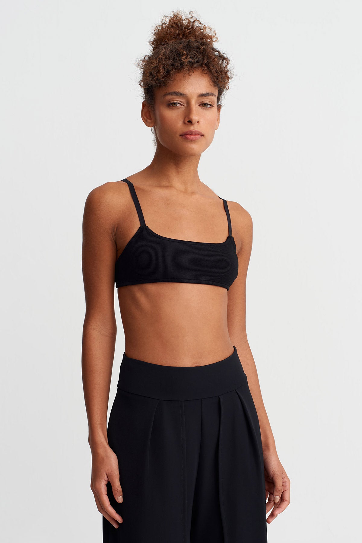 Siyah Ribana Askılı Top-Y261011039