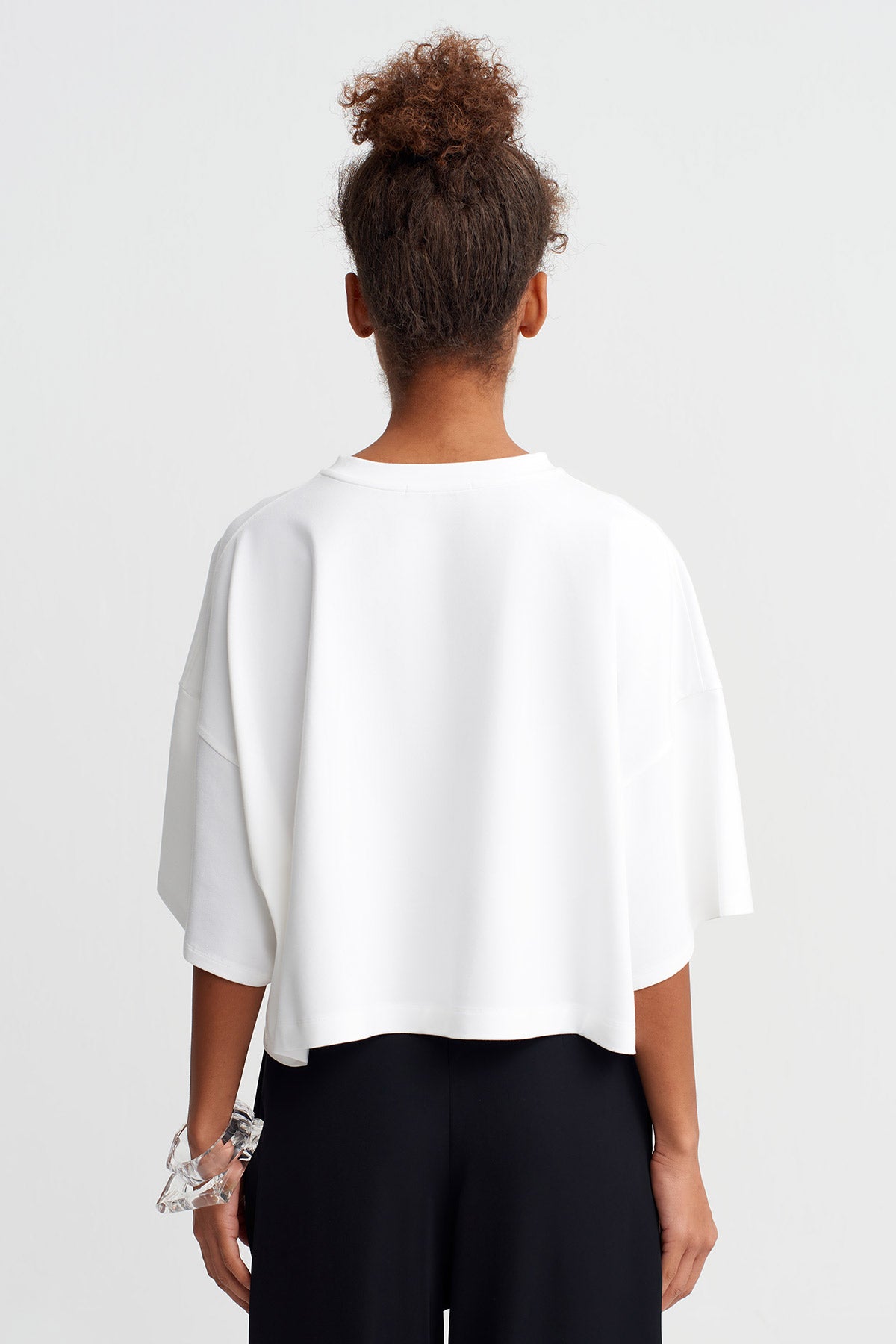 Kırık Beyaz Taş İşlemeli Oversize T-Shirt-Y261011041