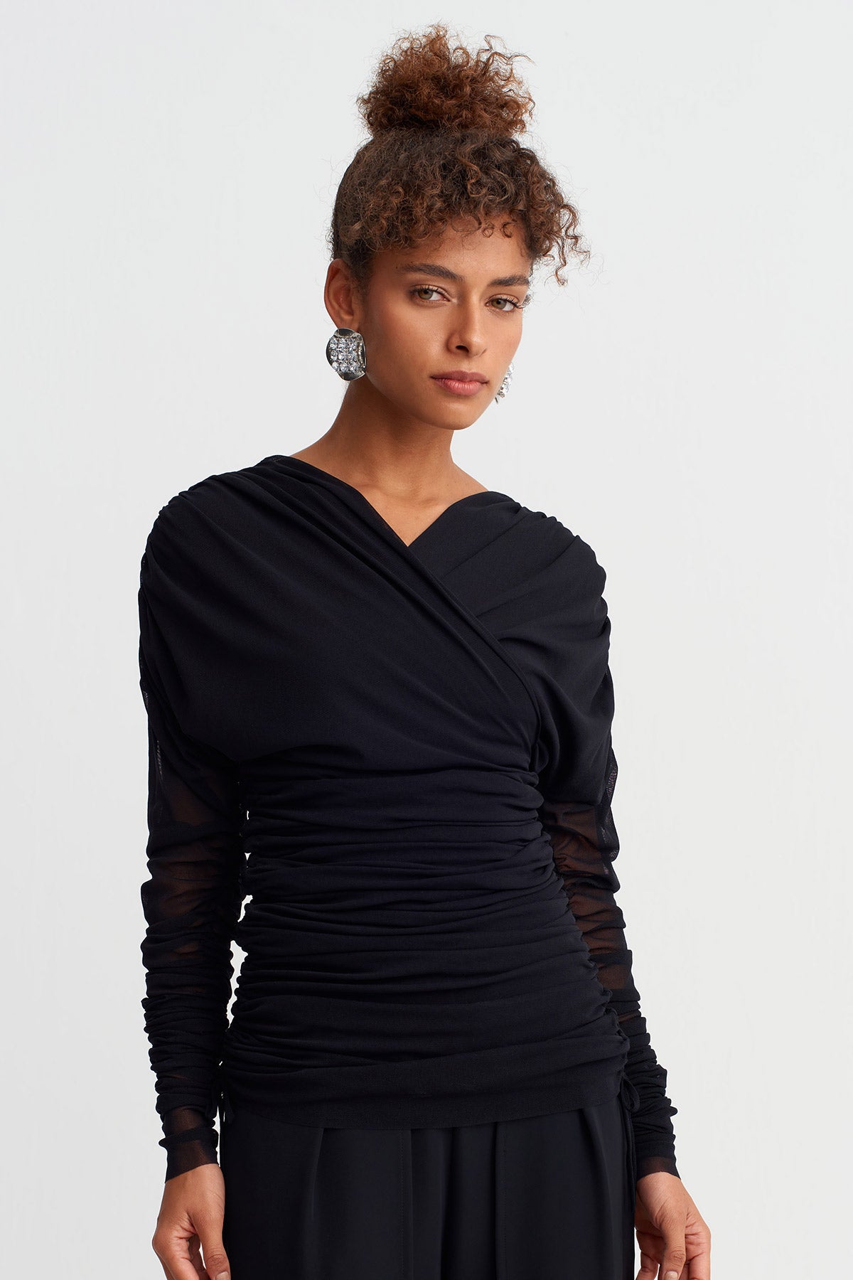 Siyah Drapeli Tül Bluz-Y261011043