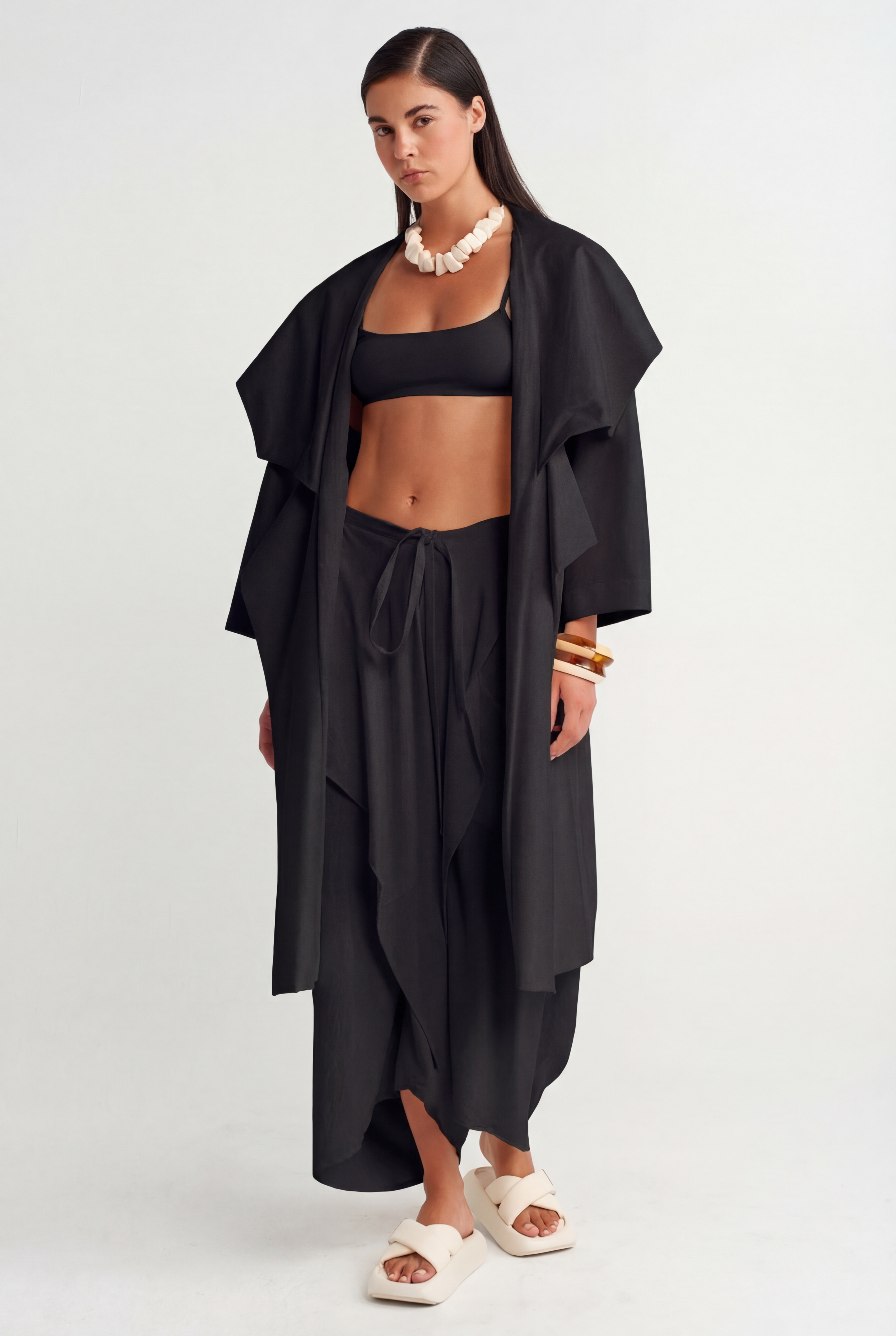 جاكيت أسود ذو ياقة منحوتة متعددة الطبقات - Y265015009