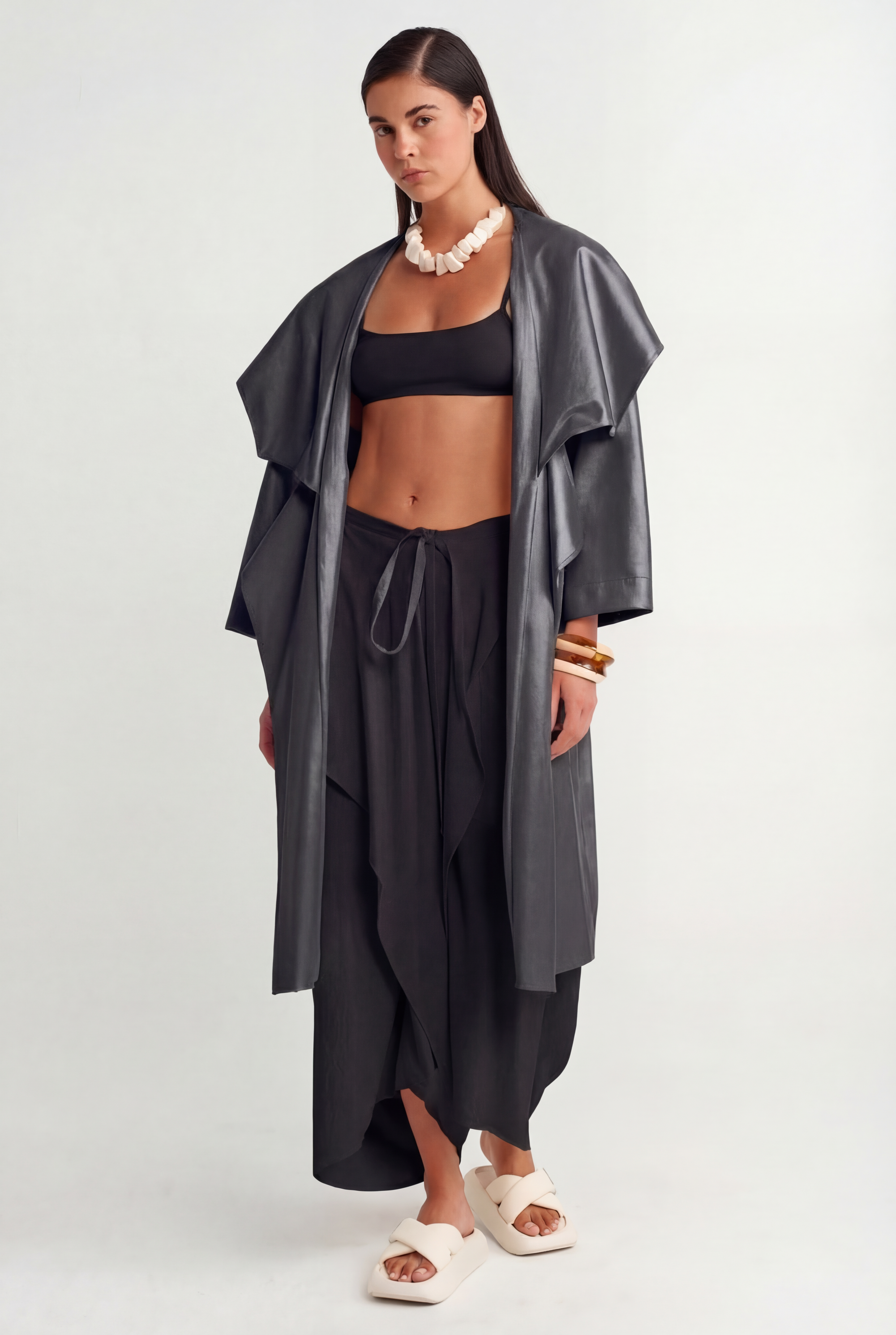 جاكيت أسود ذو ياقة منحوتة متعددة الطبقات - Y265015009