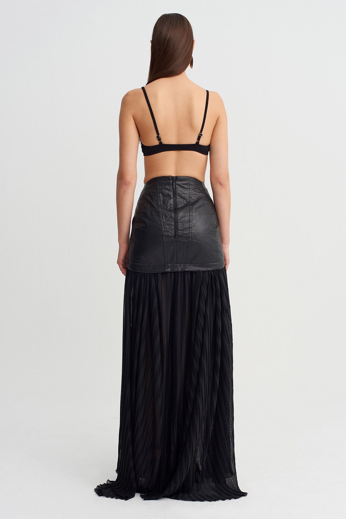 Siyah Deri Detaylı Piliseli Tül Uzun Etek-Y262012011