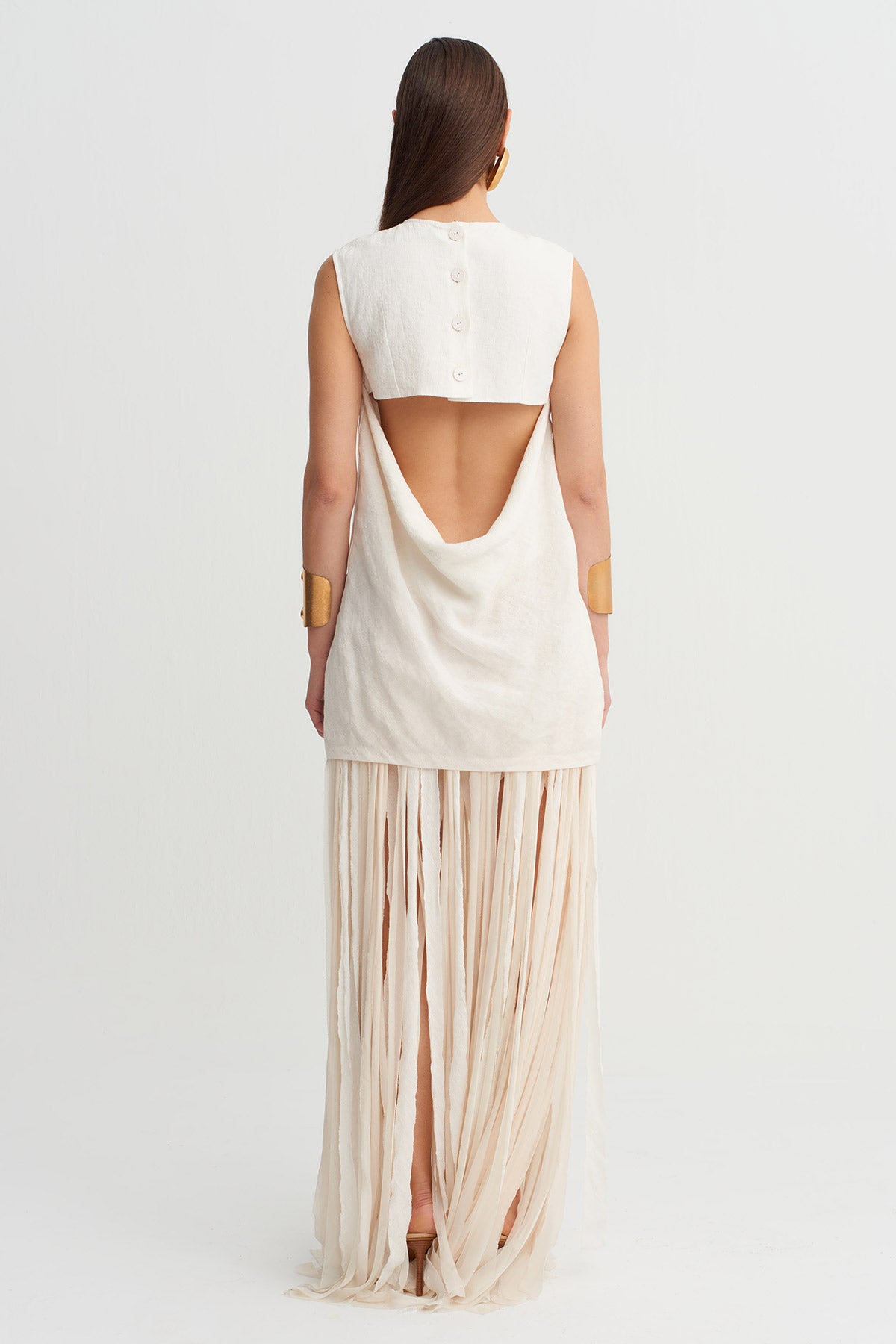 فستان كتان بلون أبيض كريمي مزين بشرابة وتصميم مكشوف الظهر - Y264014044