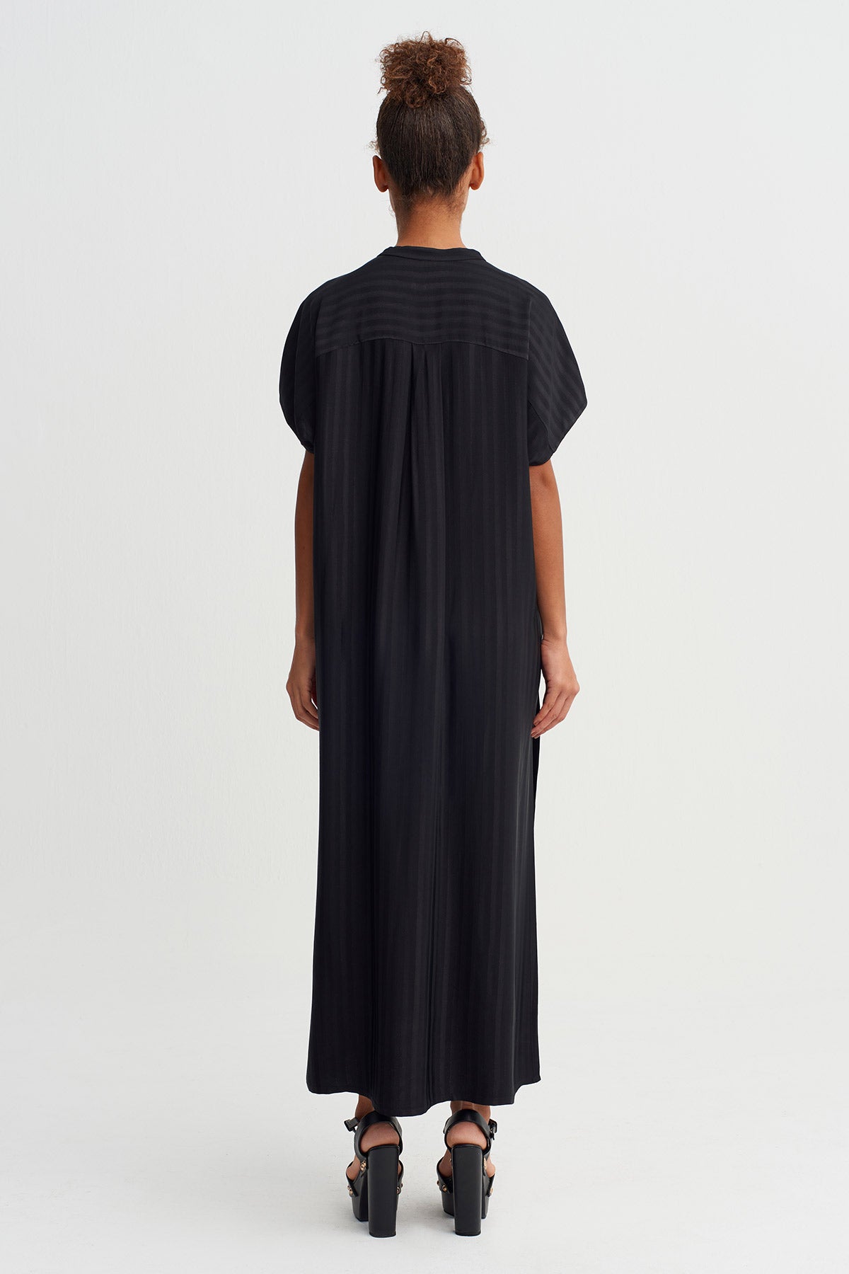 Black Tone-on-Tone Striped Button-Down Dress - Y264014049