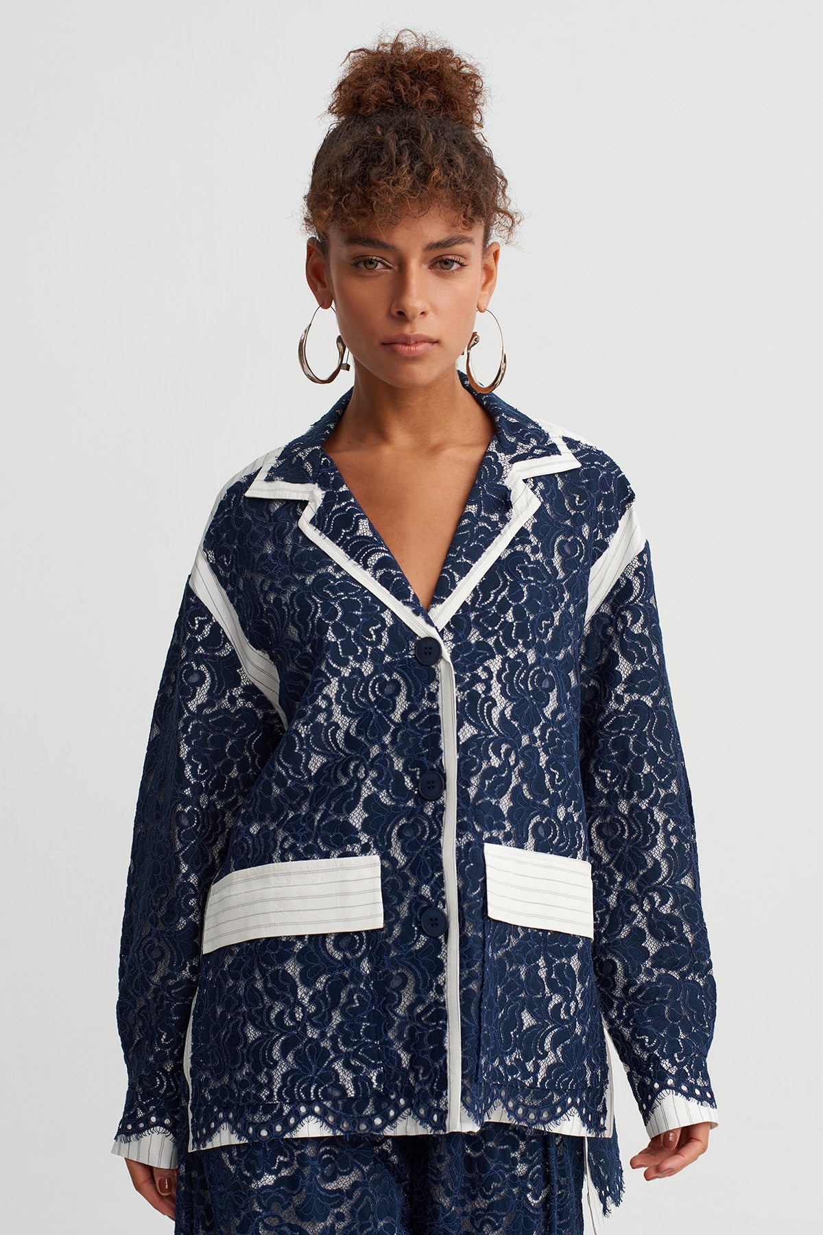 Indigo Dantel Dokulu Kontrast Detaylı Ceket-Y265015026