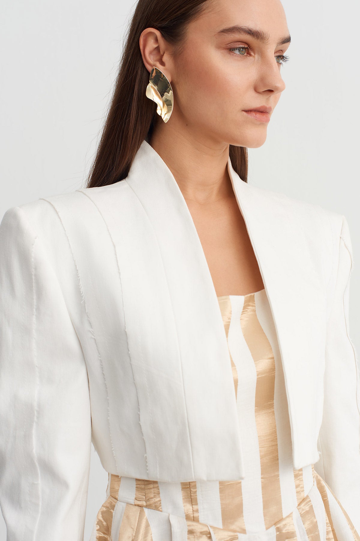 Kırık Beyaz Parça Dikişli Crop Ceket-Y265015038