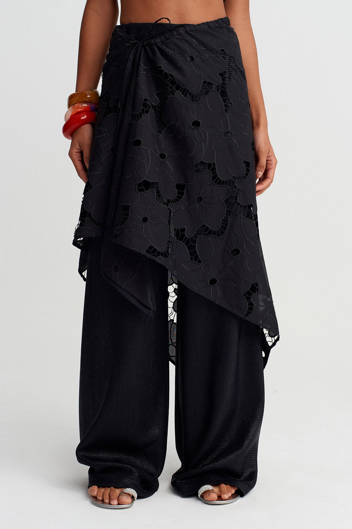 باريو من الدانتيل الأسود بنقشة زهور - Y266016007