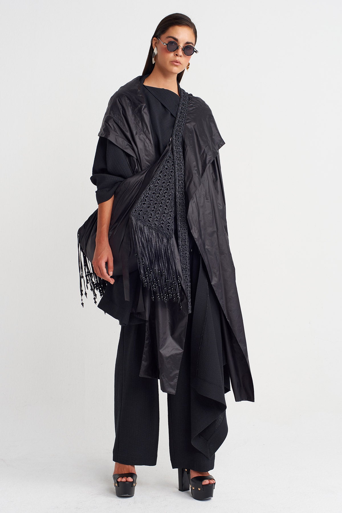 Siyah Makrome Püsküllü Oversize Omuz Çantası-Y268018004