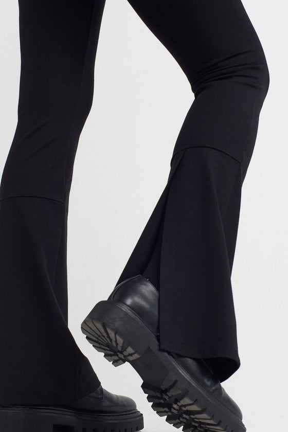 Siyah Yüksek Bel Rahat Arkası Yırtmaçlı Pantolon-K233013059