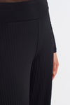 Siyah Rahat Bol Paça Plise Pantolon-K233013061
