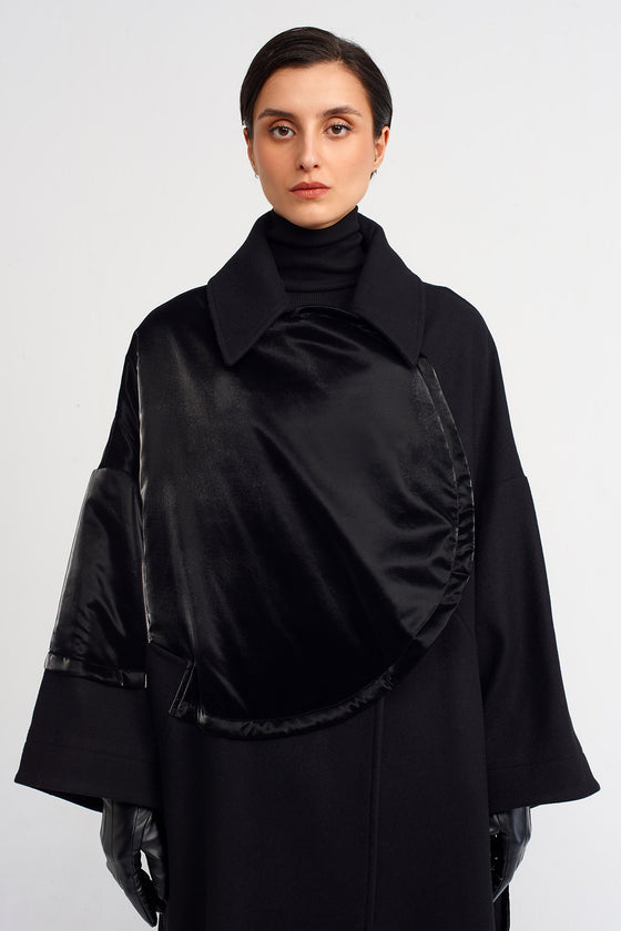 Siyah / Siyah Parlak Kumaş Detaylı Uzun Palto-K235015121