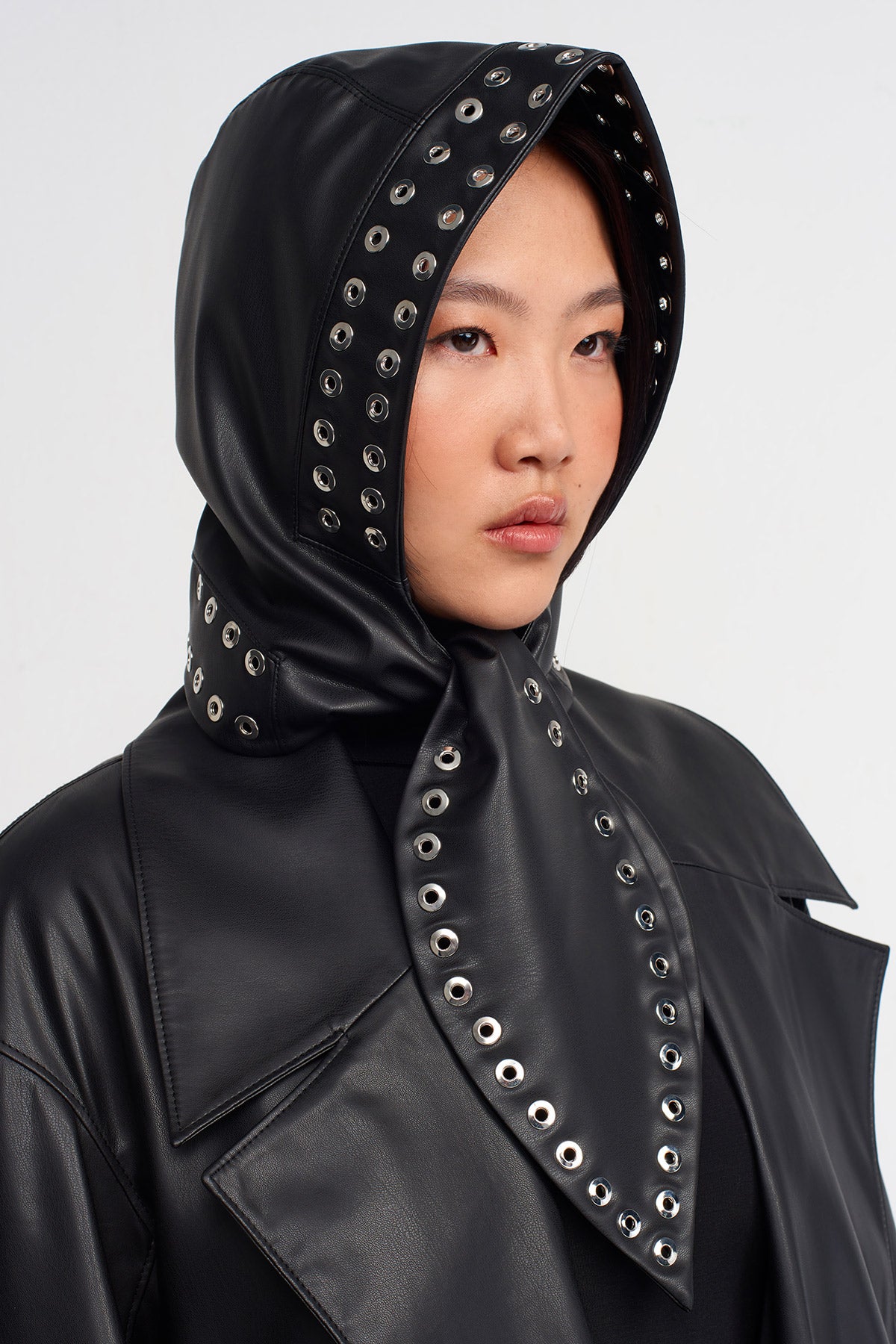 غطاء رأس أسود بعيون الطائر - K246016003