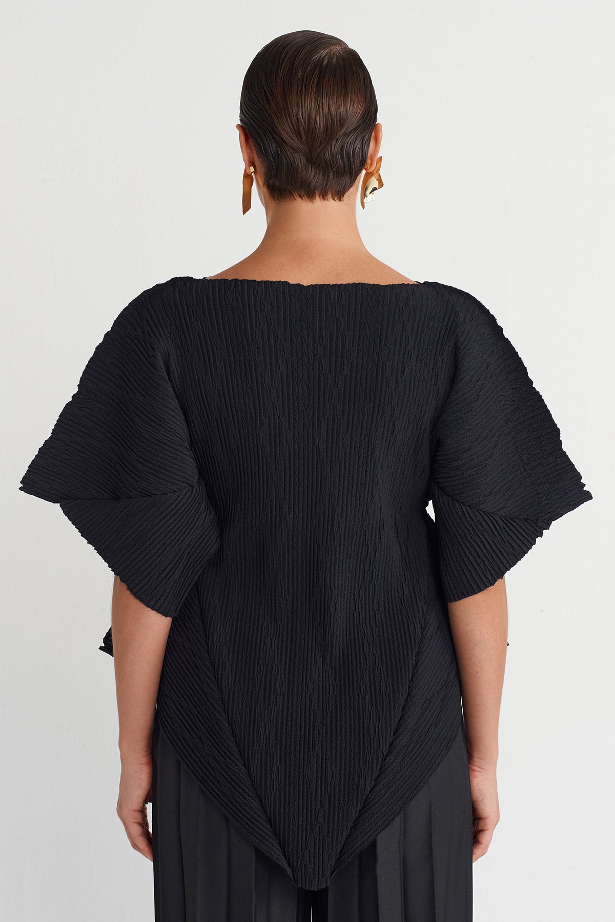 Siyah Asimetrik Formlu Plise Bluz-K251011010