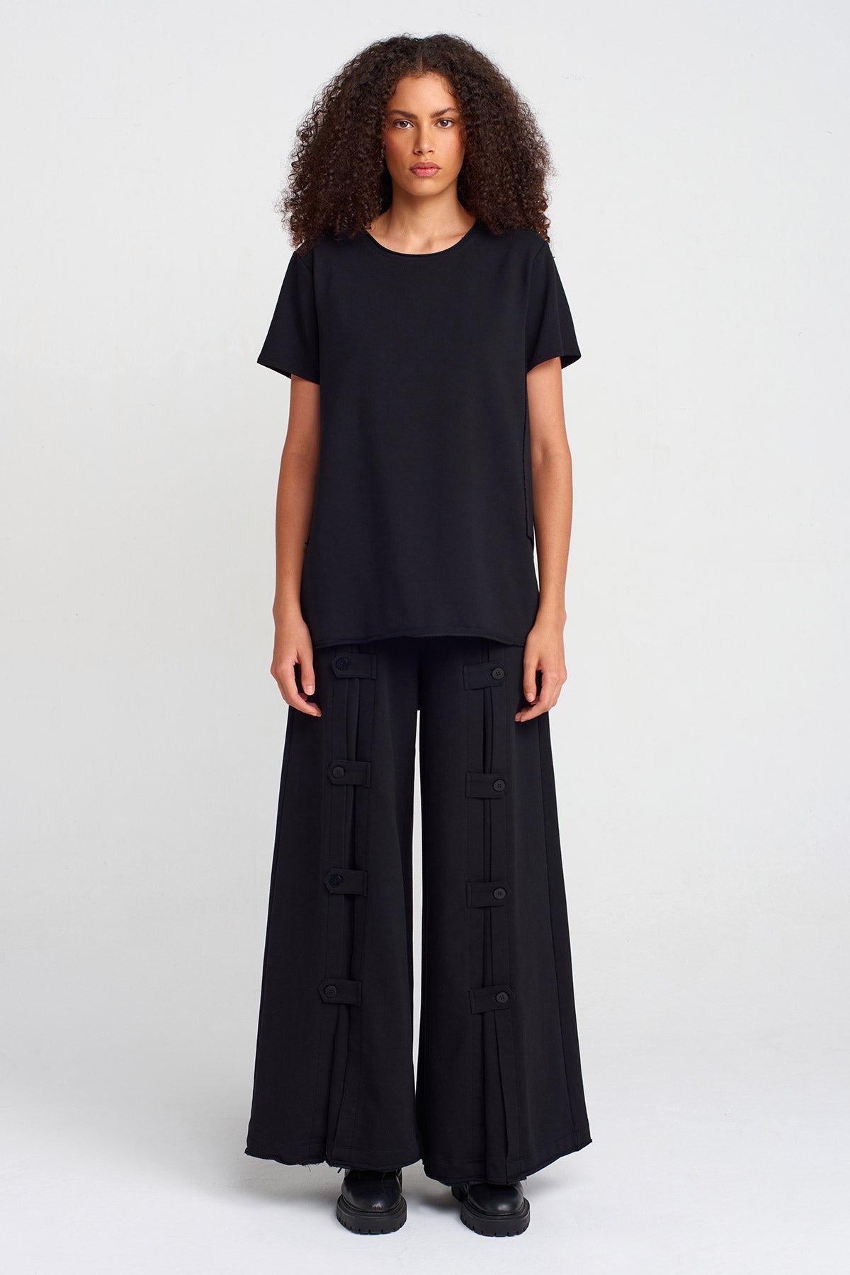 Siyah Arkası Uzun Basic T-Shirt-K251011062
