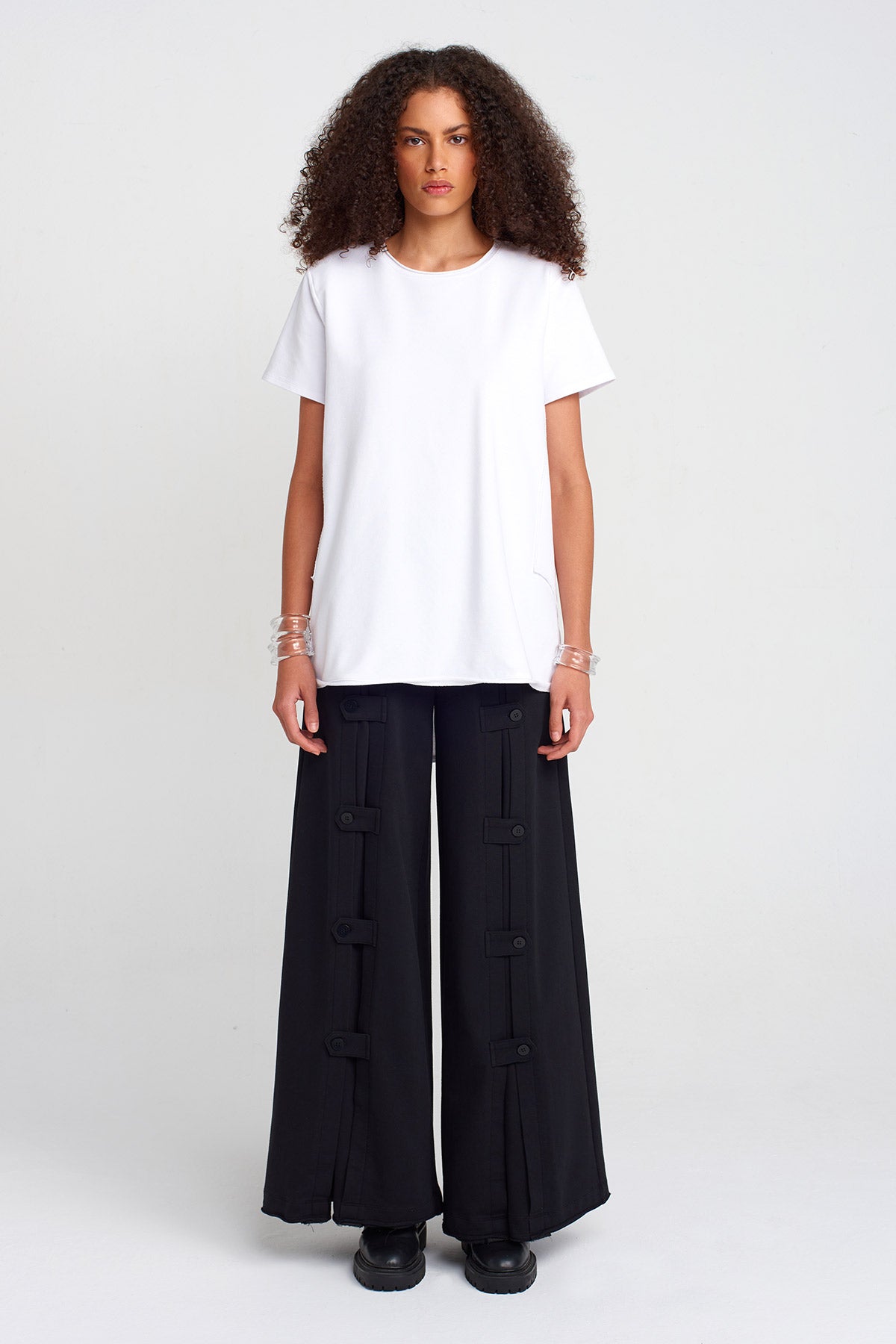 Kırık Beyaz Arkası Uzun Basic T-Shirt-K251011062