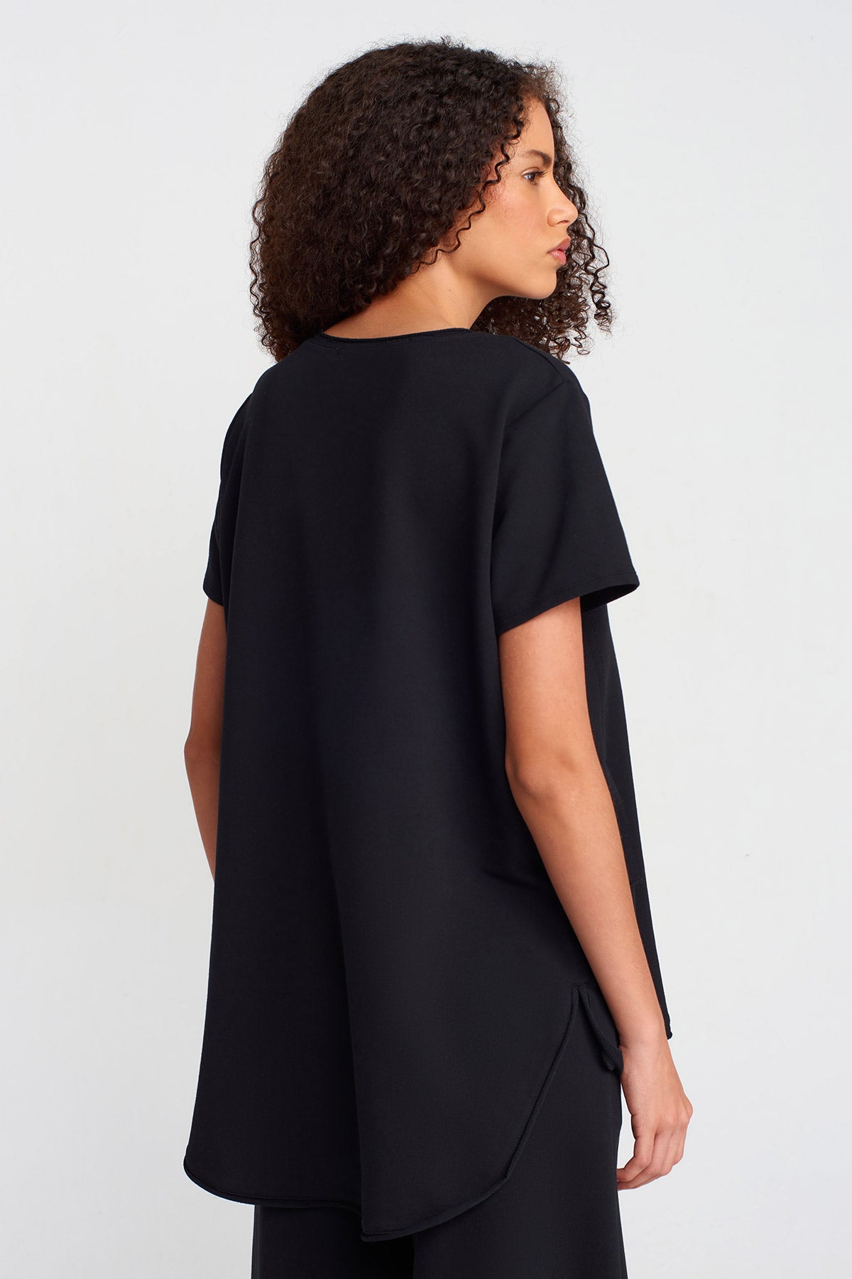 Siyah Arkası Uzun Basic T-Shirt-K251011062