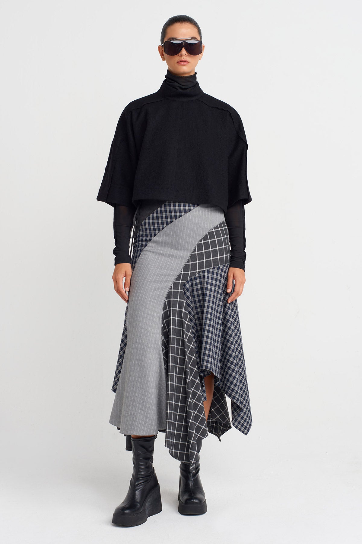 Siyah Yün Crop T-shirt-K251011070