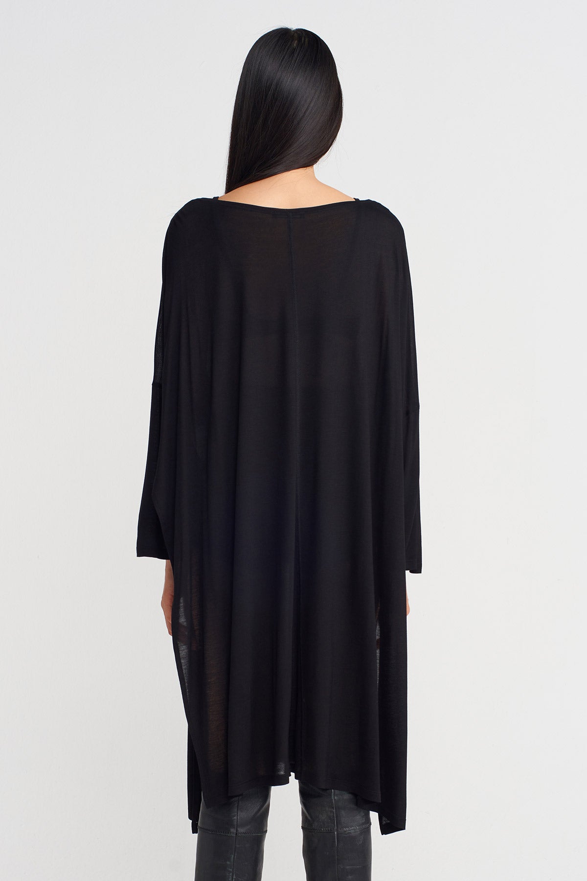 Siyah Yanlardan Derin Yırtmaçlı Oversize Bambu Bluz-K251011084