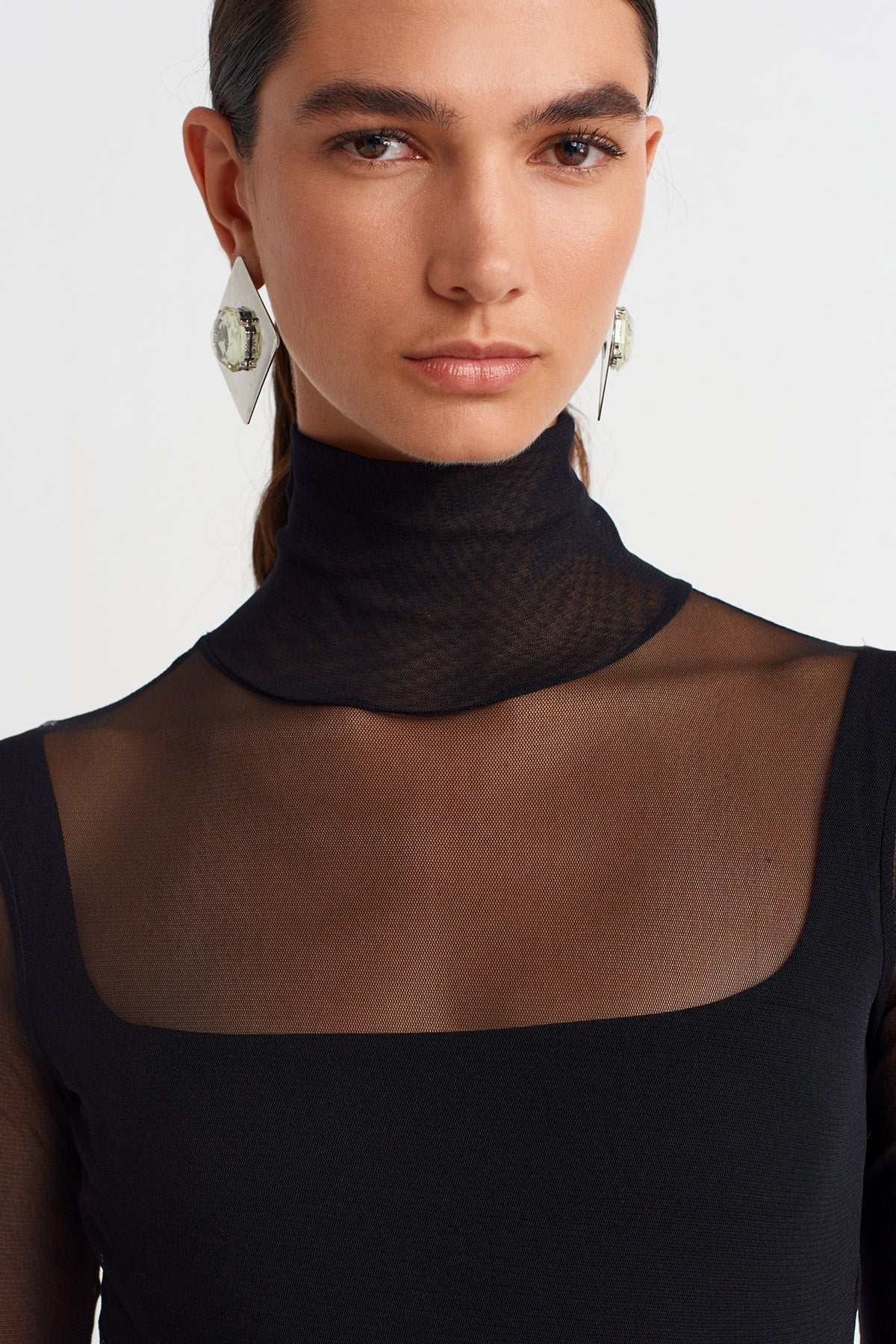 Siyah İçten Büstiyerli Çıtçıtlı Tül Body-K251011110