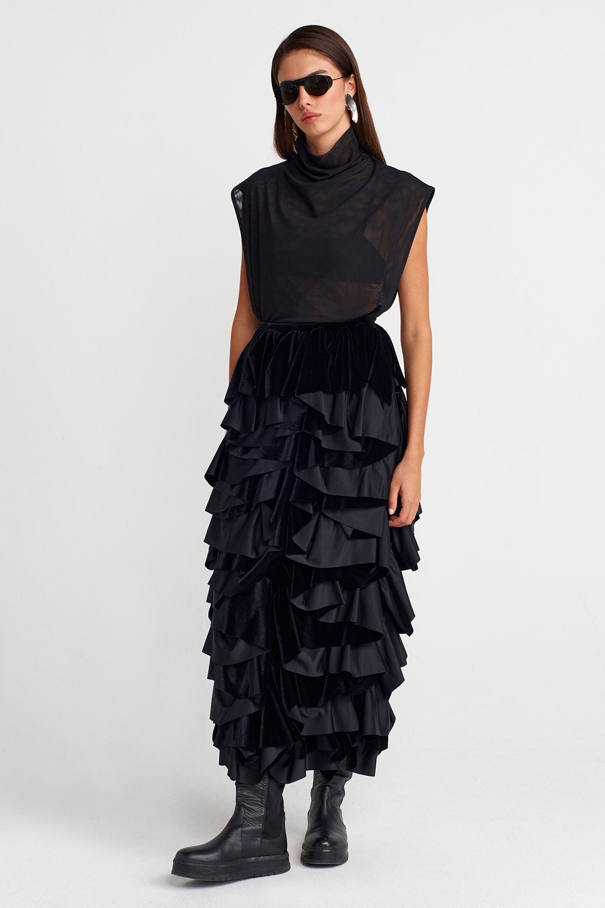 Black Ruffle Detailed Velvet Midi Skirt-K252012024