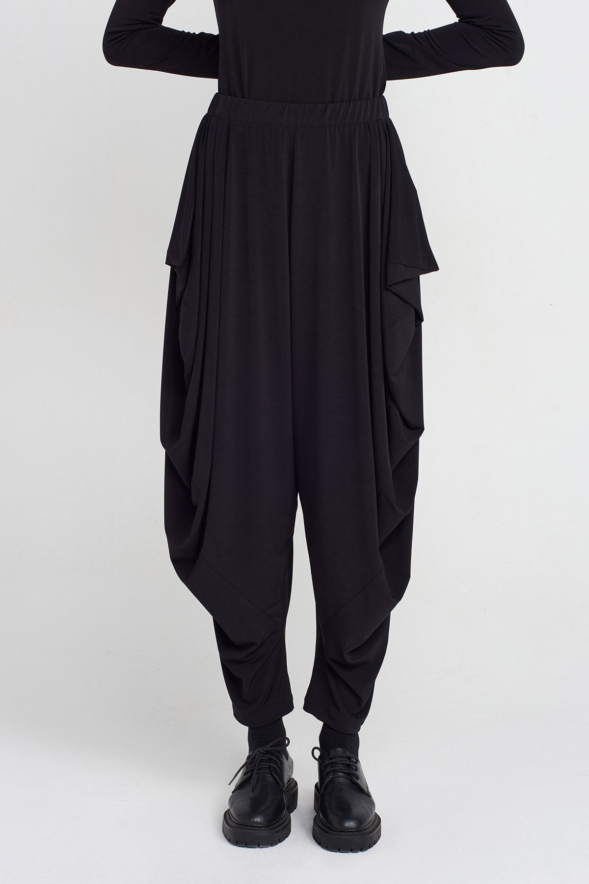 Siyah Drape Detaylı Jarse Şalvar-K253013032