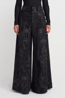 Siyah Baskı Detaylı Geniş Paça Denim Pantolon-K253013044
