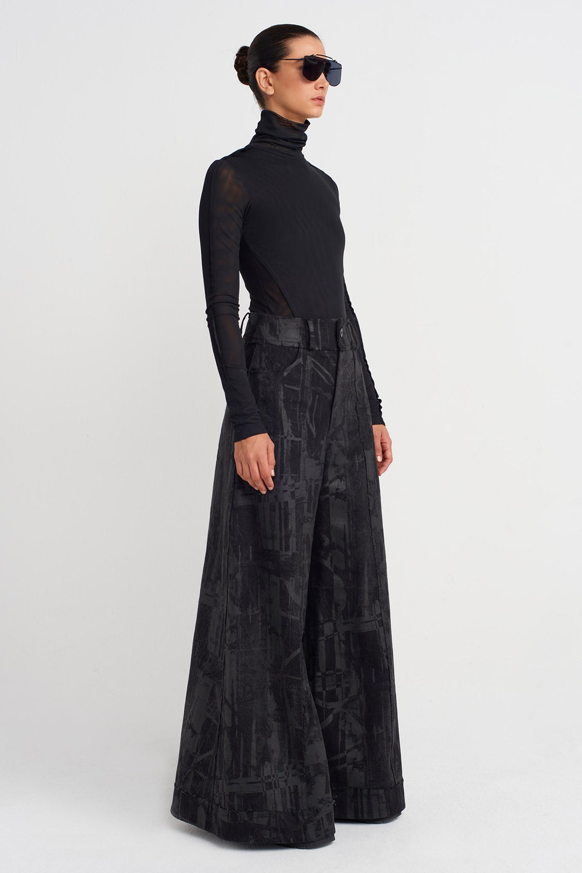 Siyah Baskı Detaylı Geniş Paça Denim Pantolon-K253013044