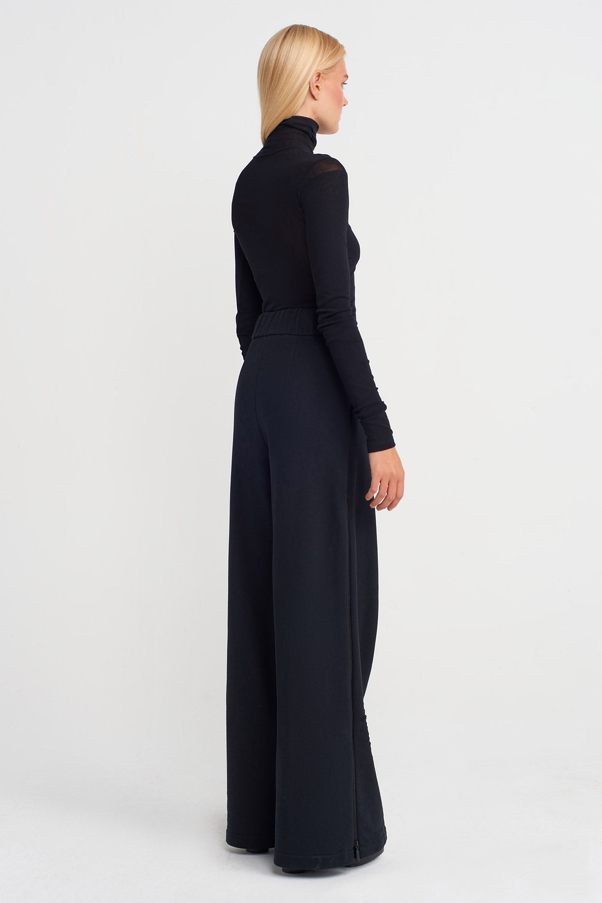 Siyah Dokulu Detaylı Bol Paça Pantolon-K253013049