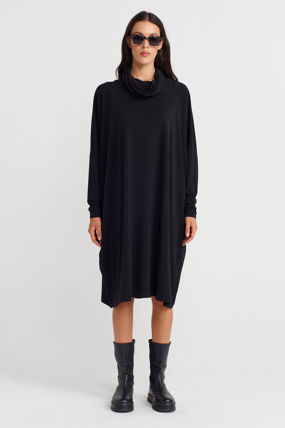 Siyah Dökümlü Yaka Oversize Jarse Elbise-K254014105