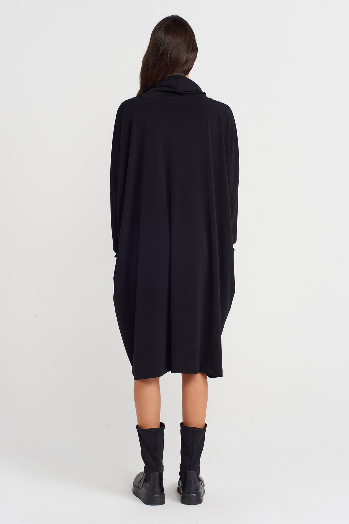 Siyah Dökümlü Yaka Oversize Jarse Elbise-K254014105