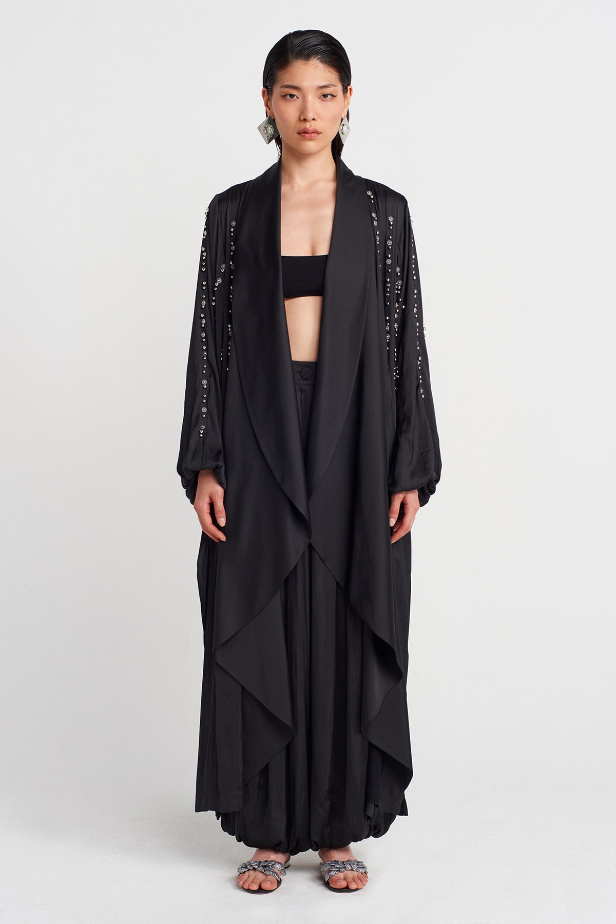 Siyah İşlemeli Şal Yaka Uzun Kimono-K255015018