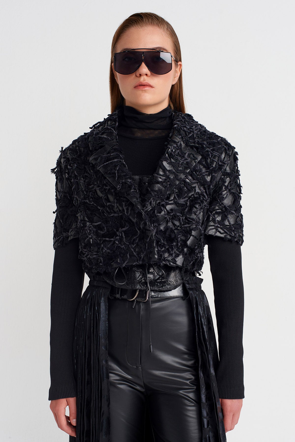 Siyah Doku Detaylı Crop Ceket-K255015055