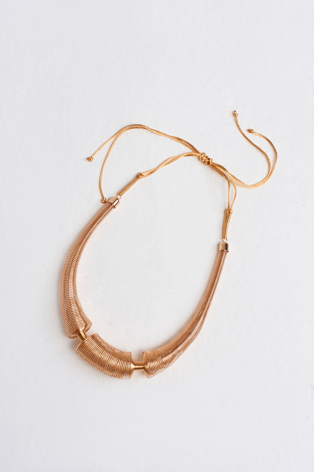 Gold Spiral Tel Formlu Ayarlanabilir Kolye-K259019006